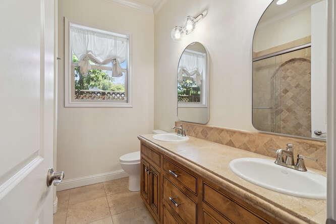 3710 Esperanza Drive