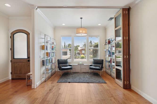 3710 Esperanza Drive