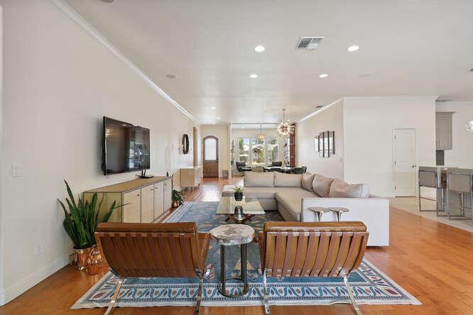 3710 Esperanza Drive