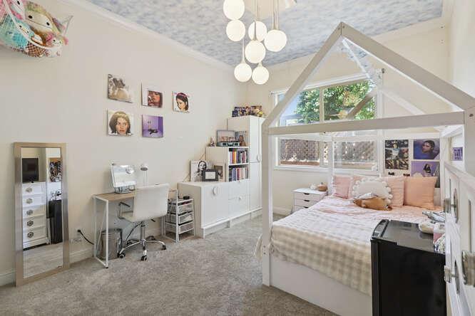 3710 Esperanza Drive