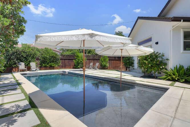 3710 Esperanza Drive