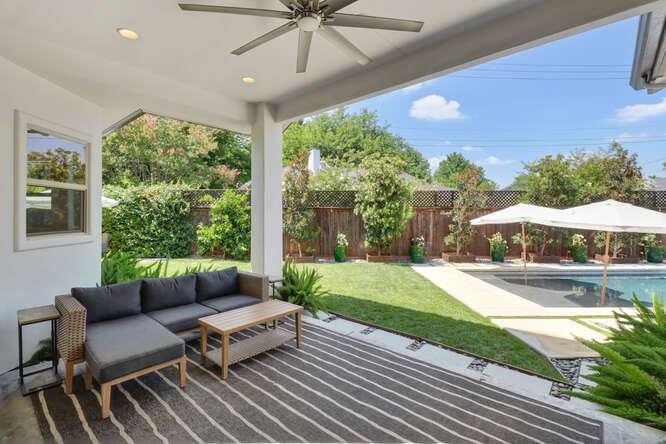 3710 Esperanza Drive