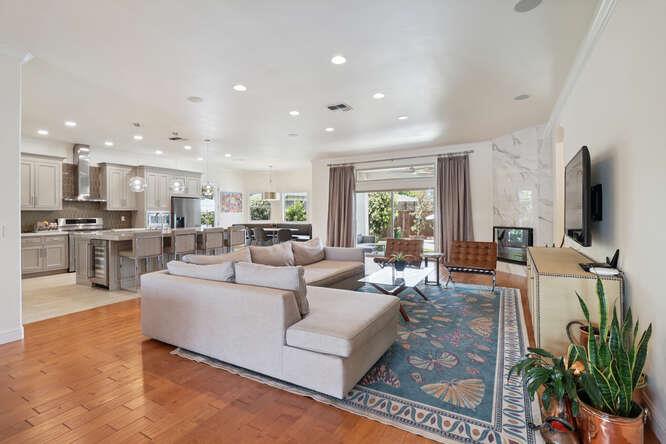 3710 Esperanza Drive