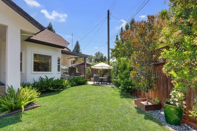 3710 Esperanza Drive