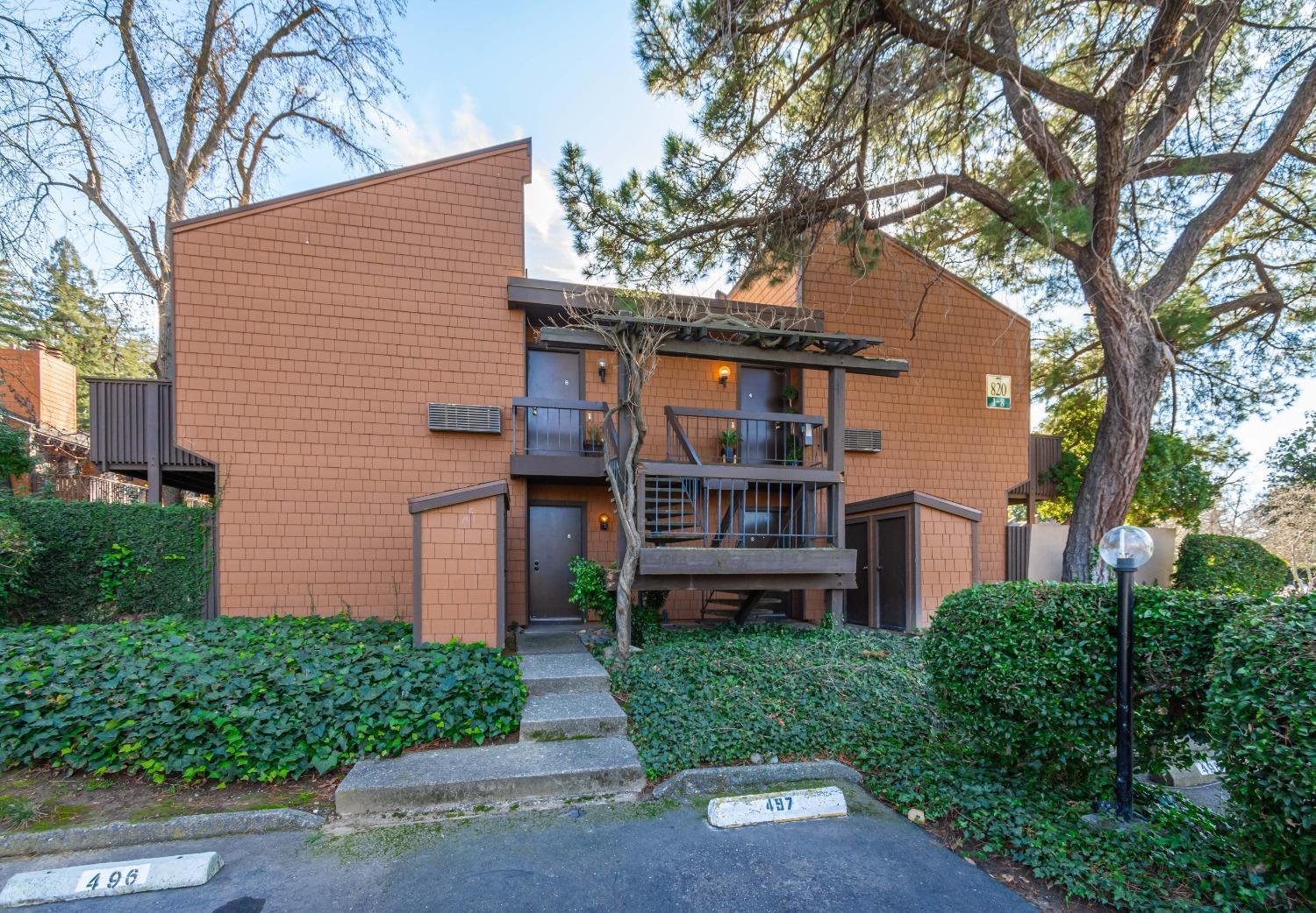820 E Woodside Lane 2