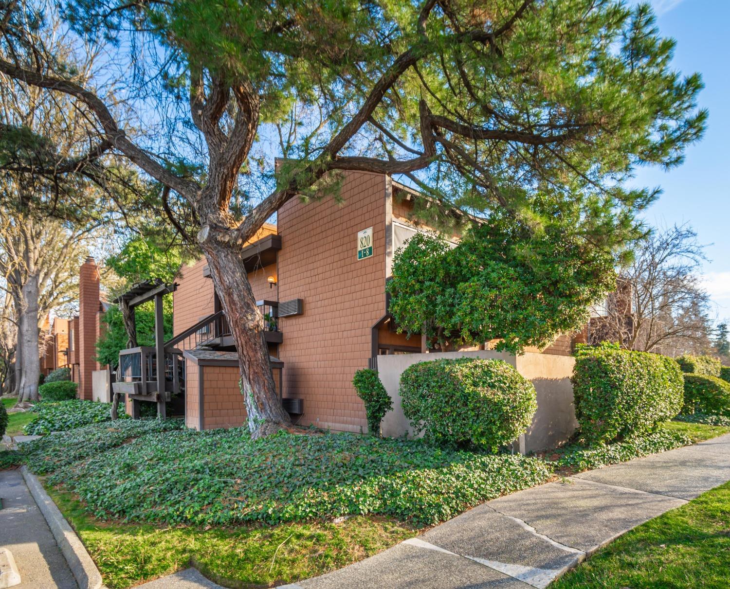 820 E Woodside Lane 2