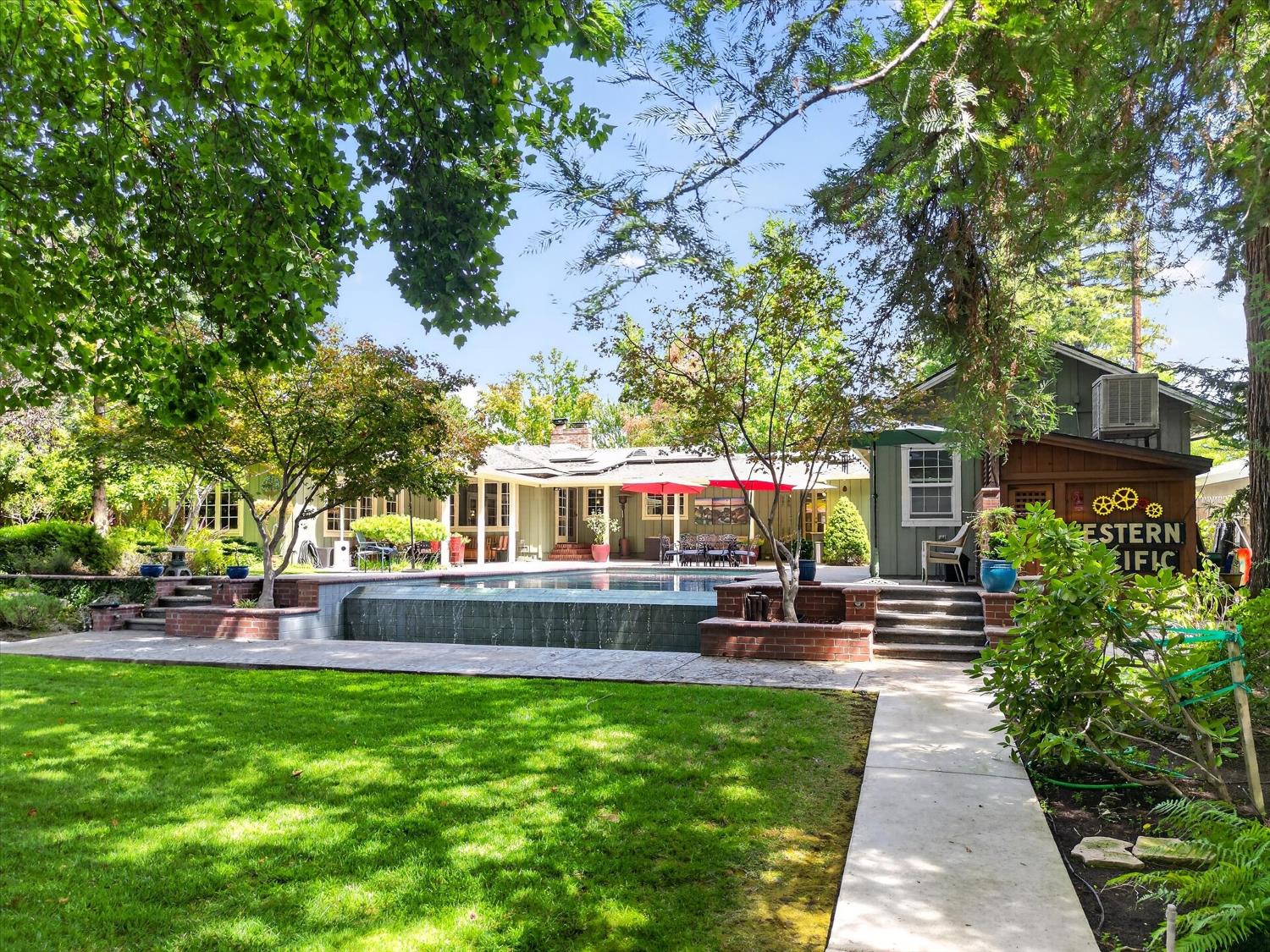 711 Coronado Boulevard