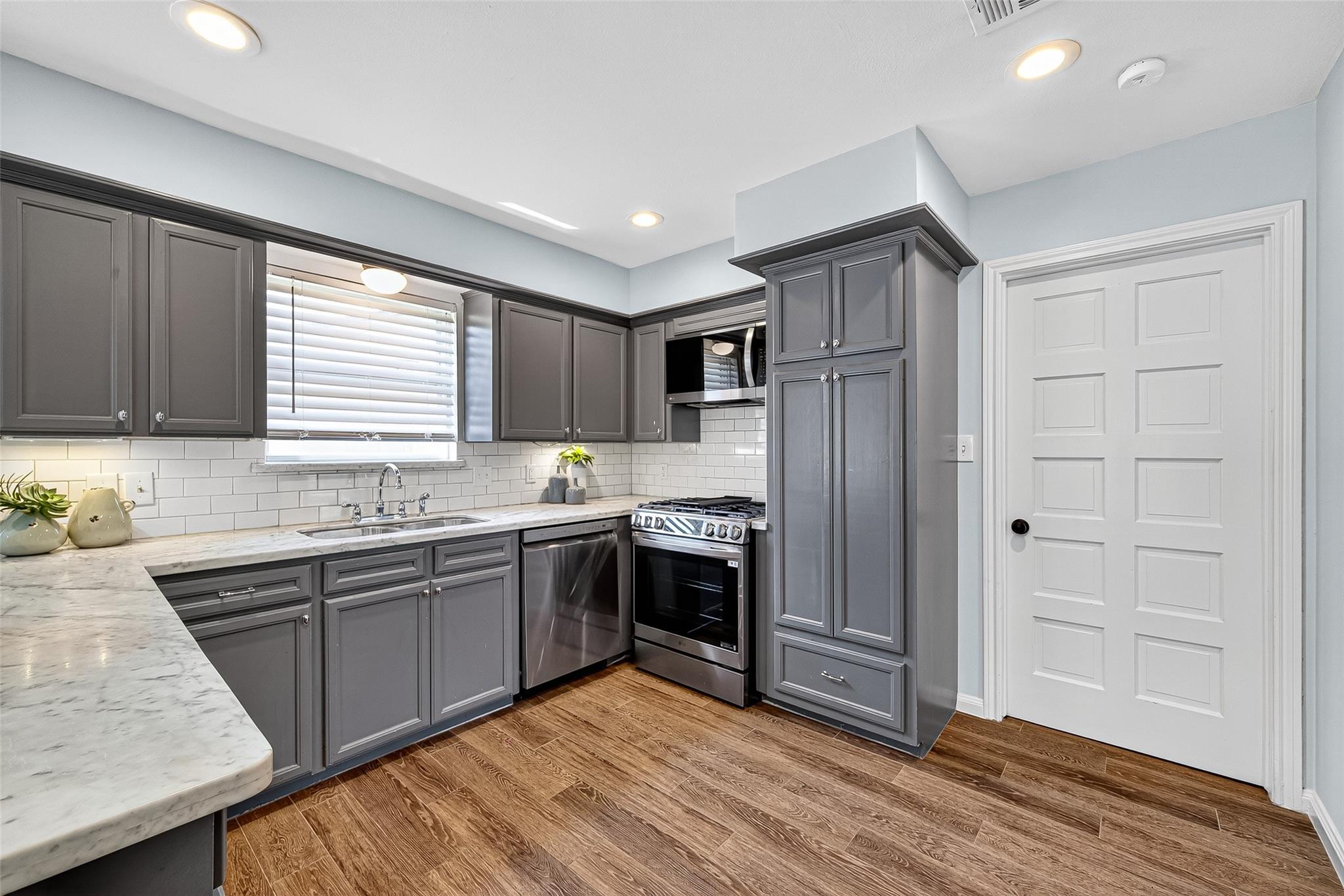 10935 Piping Rock Lane