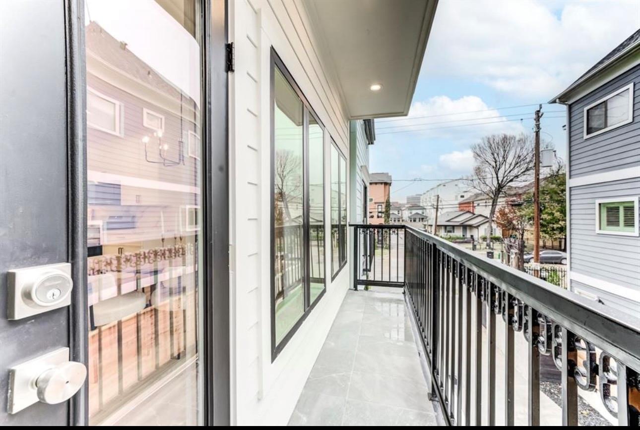 1210 W 23rd St W
