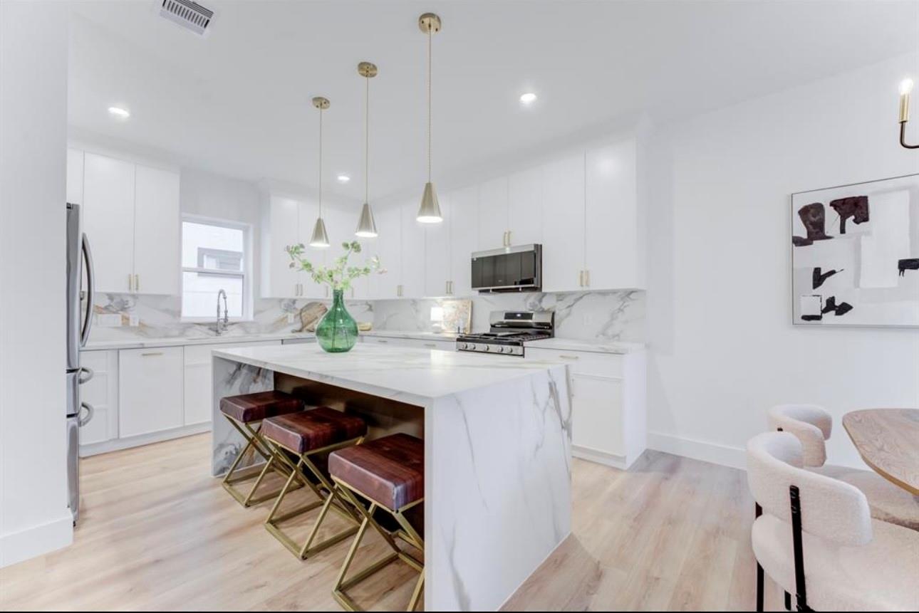 1210 W 23rd St W