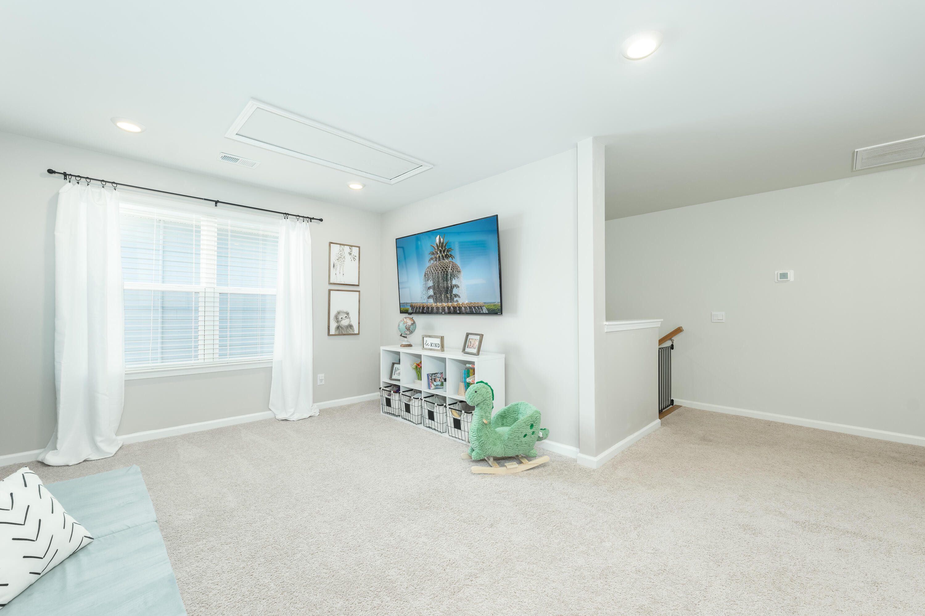207 Oak View Way