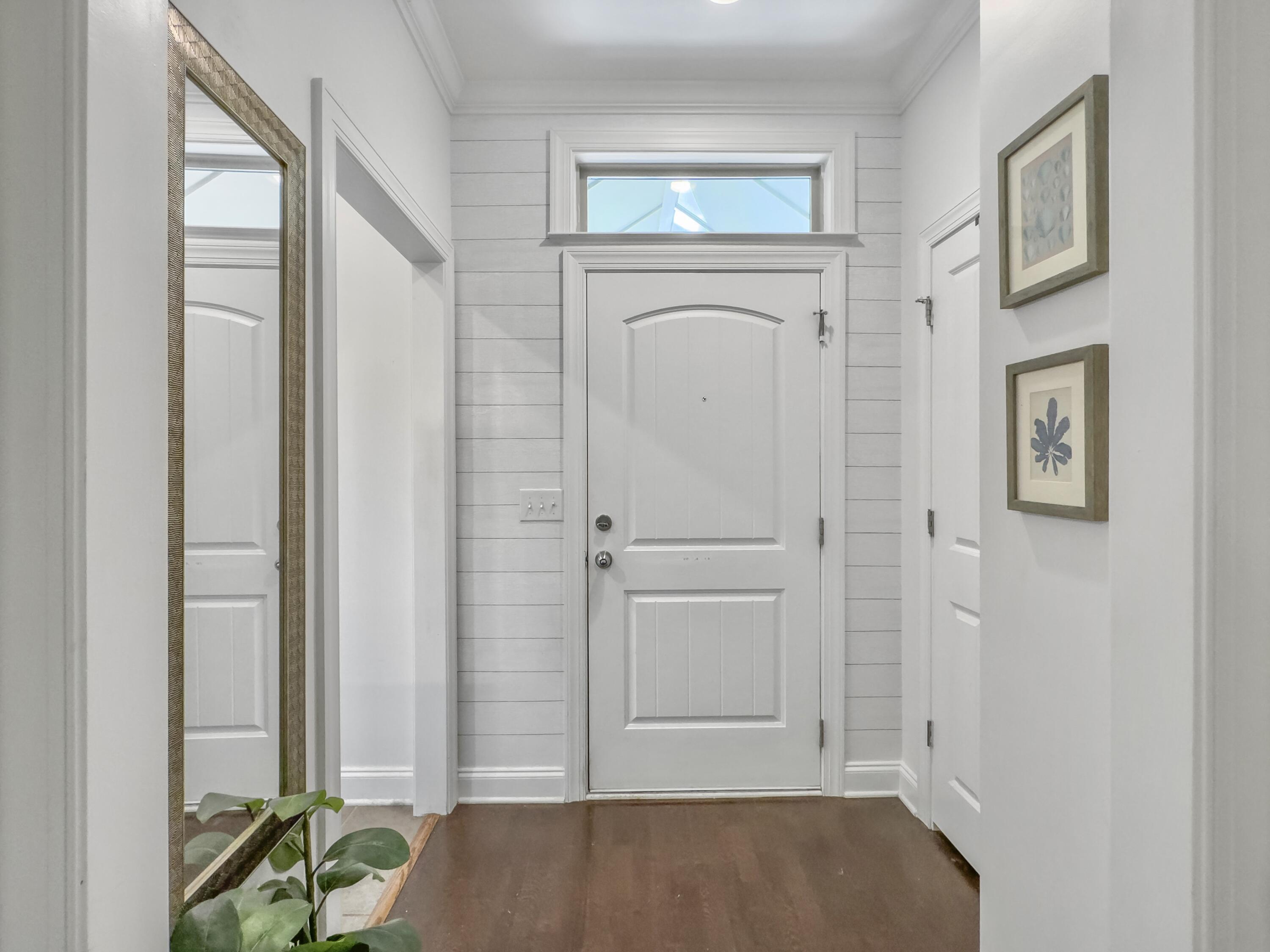 5520 Colonial Chatsworth Circle