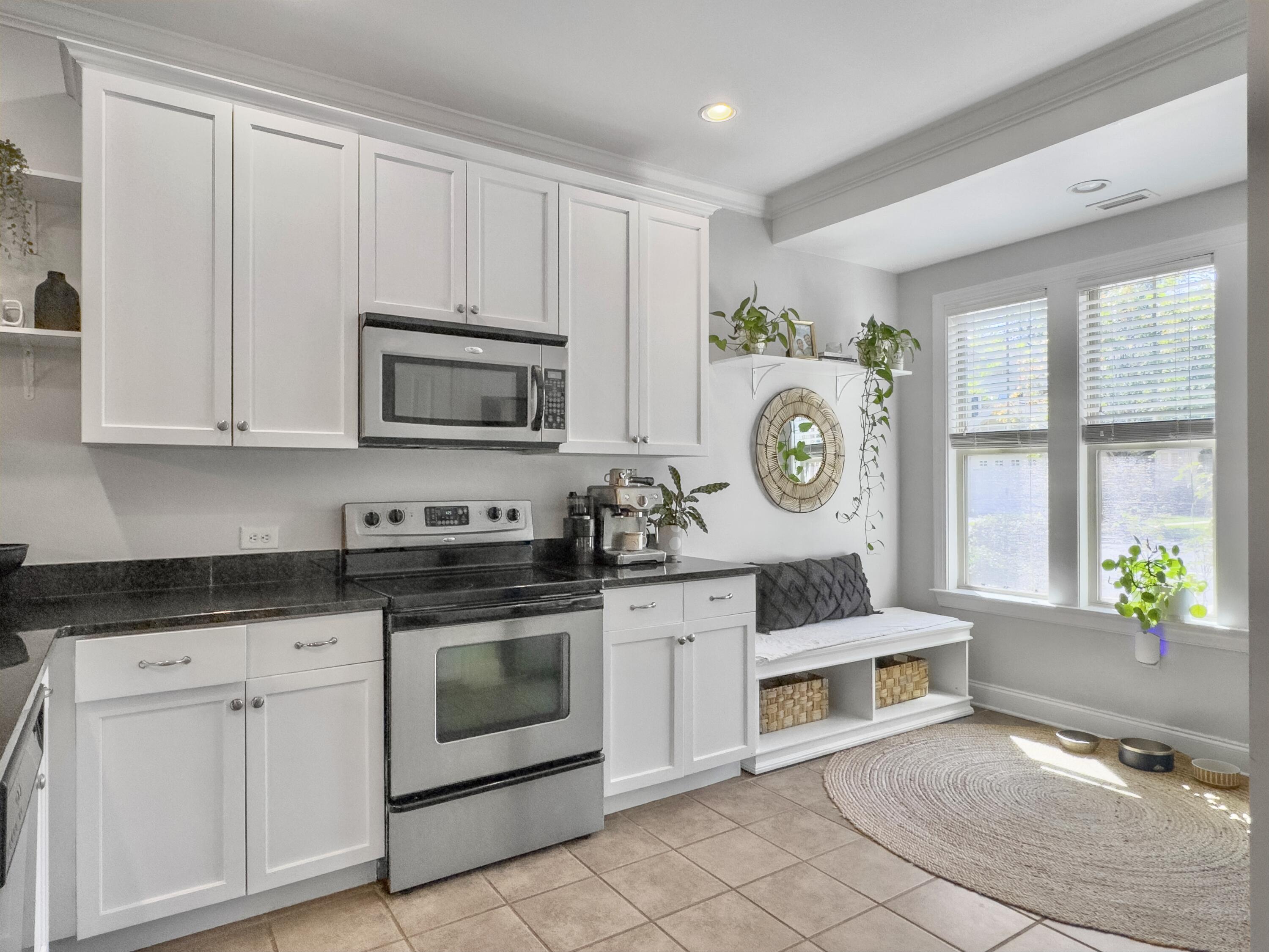 5520 Colonial Chatsworth Circle