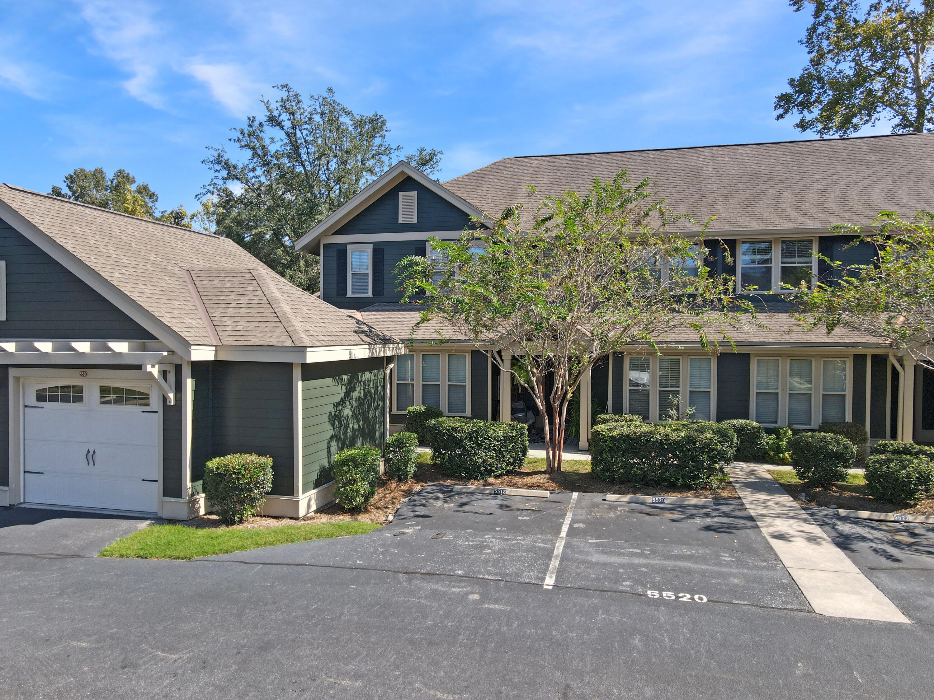 5520 Colonial Chatsworth Circle