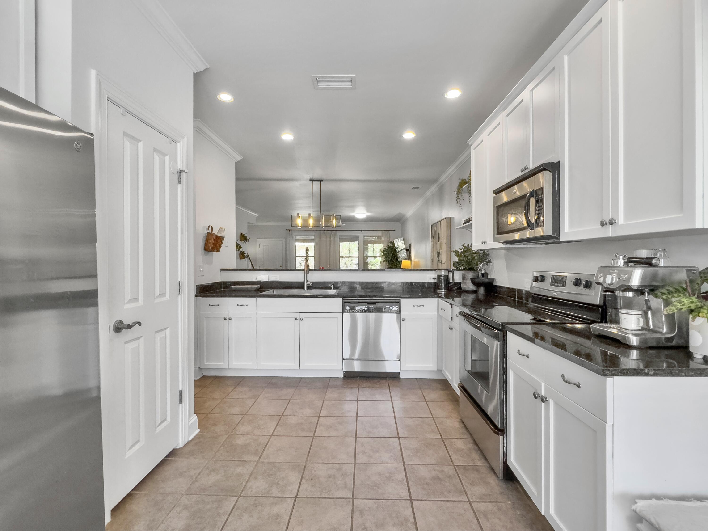 5520 Colonial Chatsworth Circle