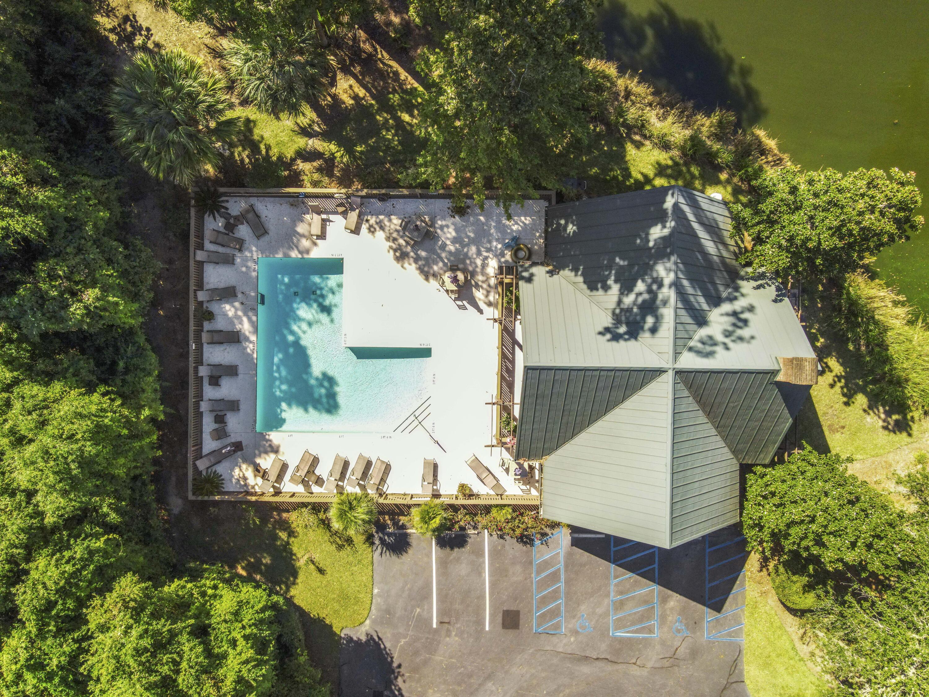 5520 Colonial Chatsworth Circle