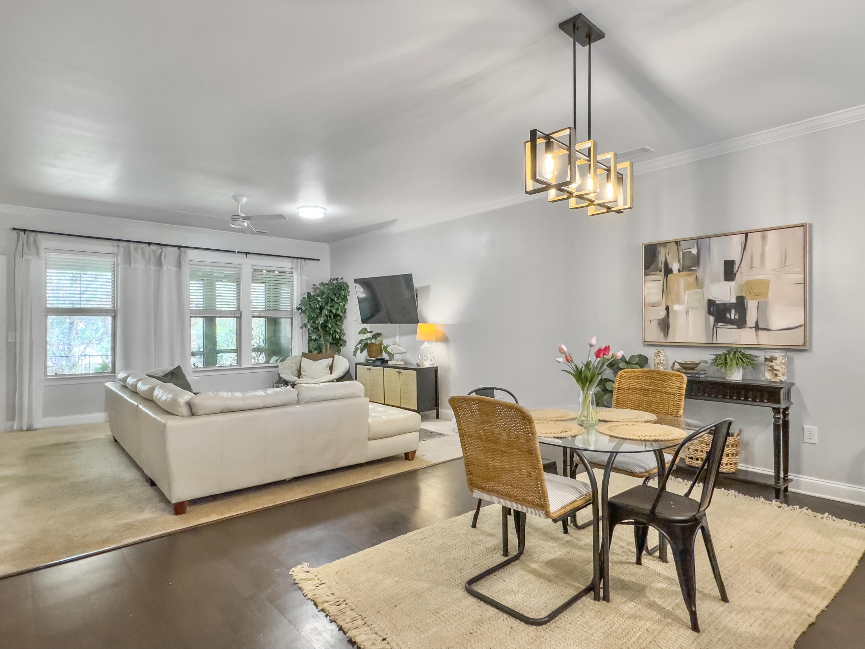 5520 Colonial Chatsworth Circle