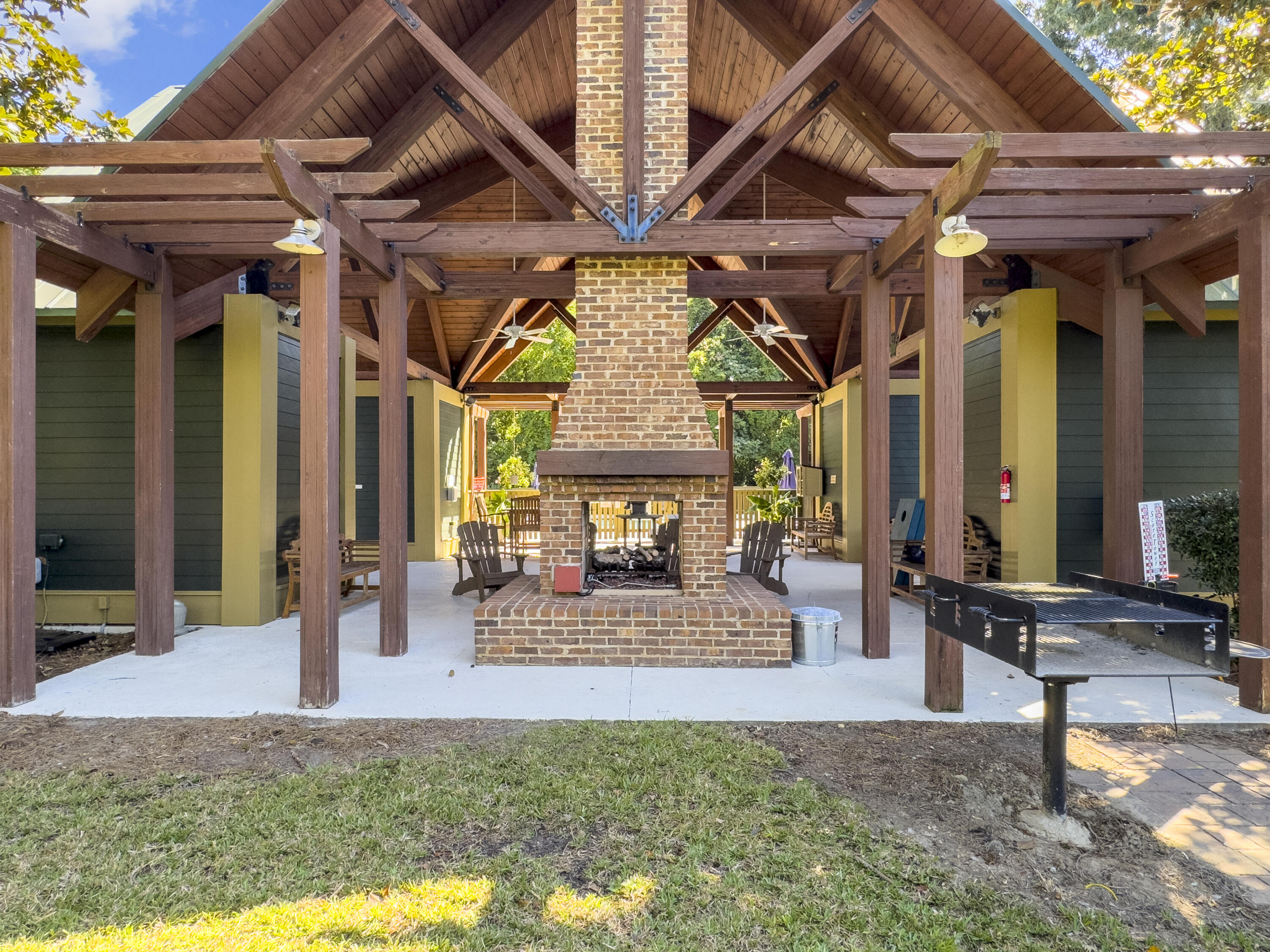 5520 Colonial Chatsworth Circle