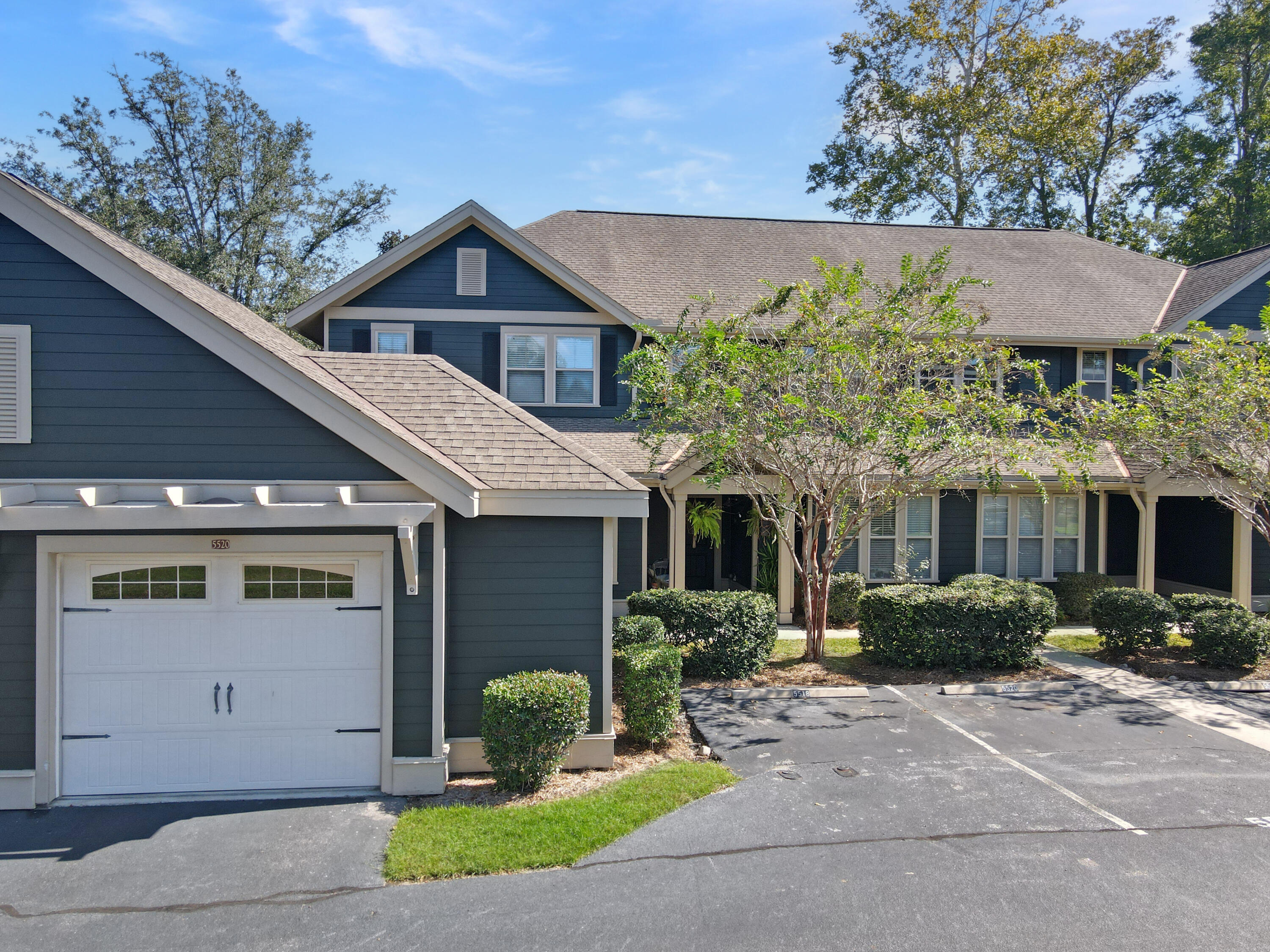 5520 Colonial Chatsworth Circle