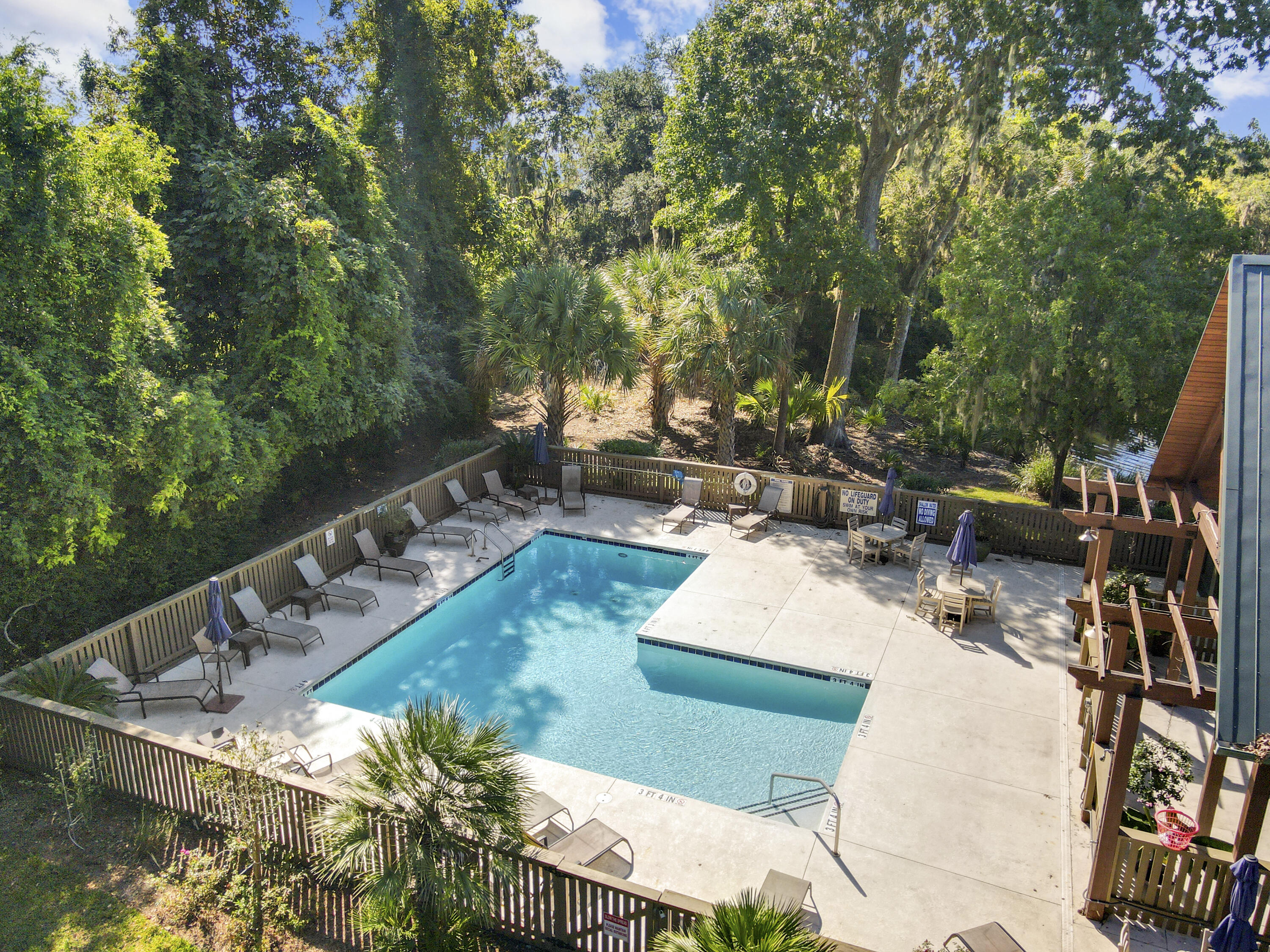 5520 Colonial Chatsworth Circle