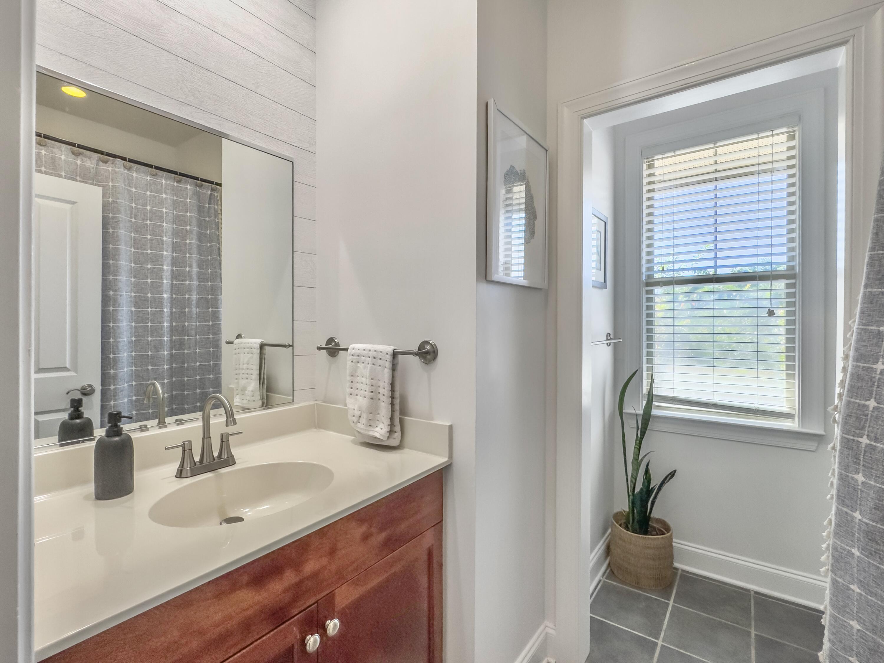5520 Colonial Chatsworth Circle