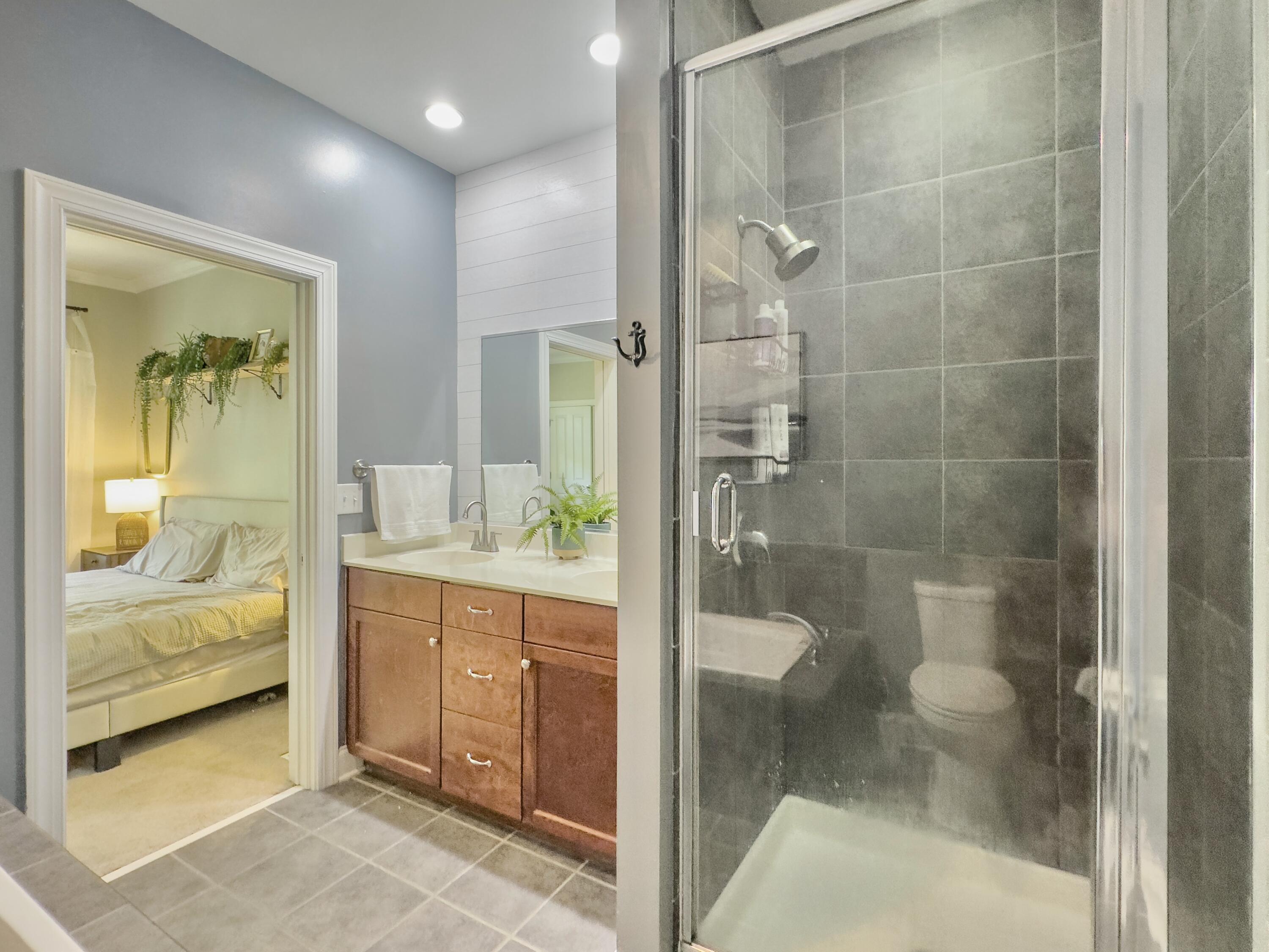 5520 Colonial Chatsworth Circle