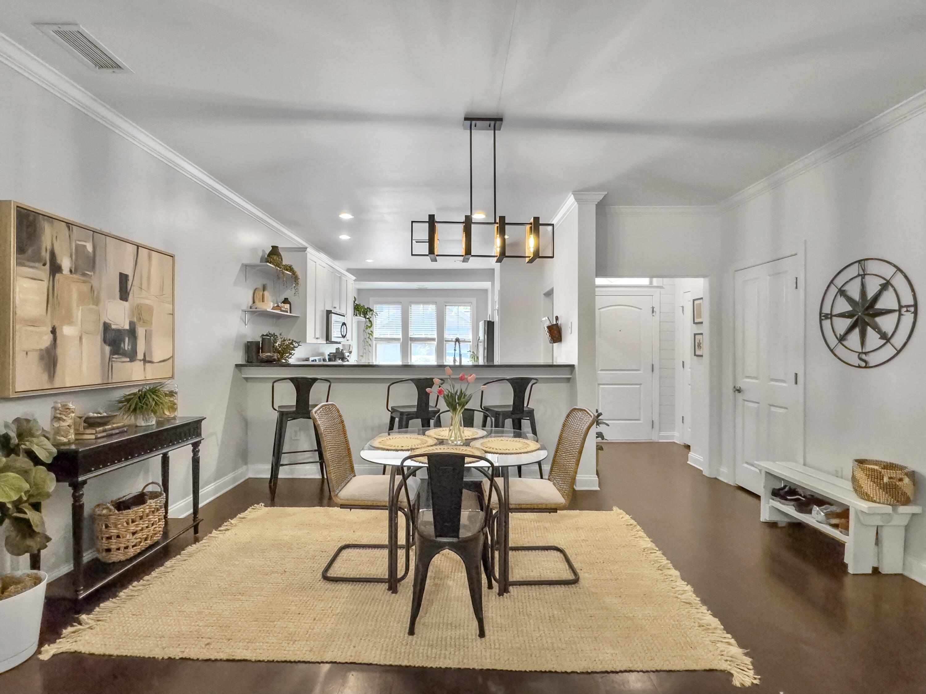 5520 Colonial Chatsworth Circle