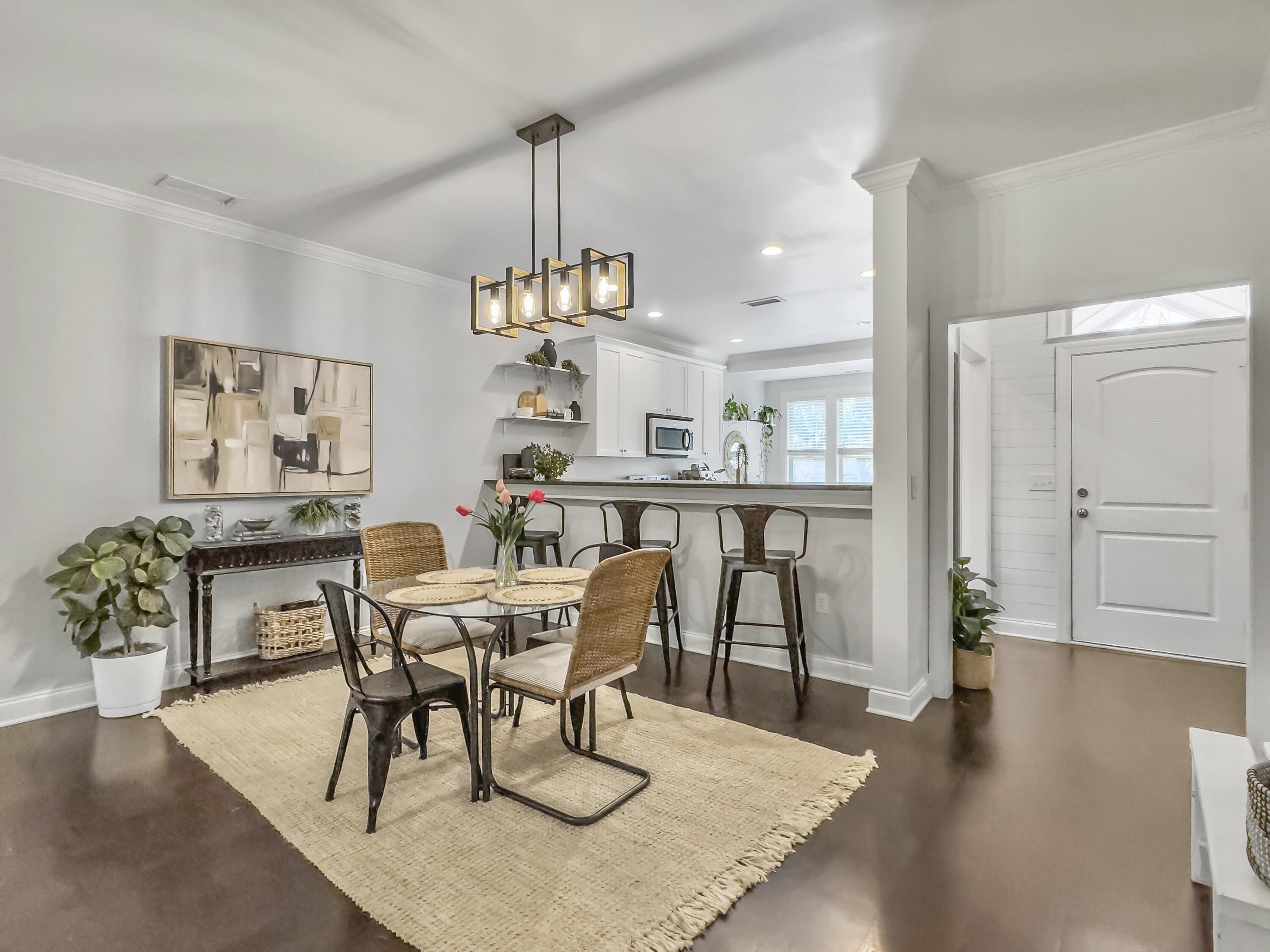 5520 Colonial Chatsworth Circle