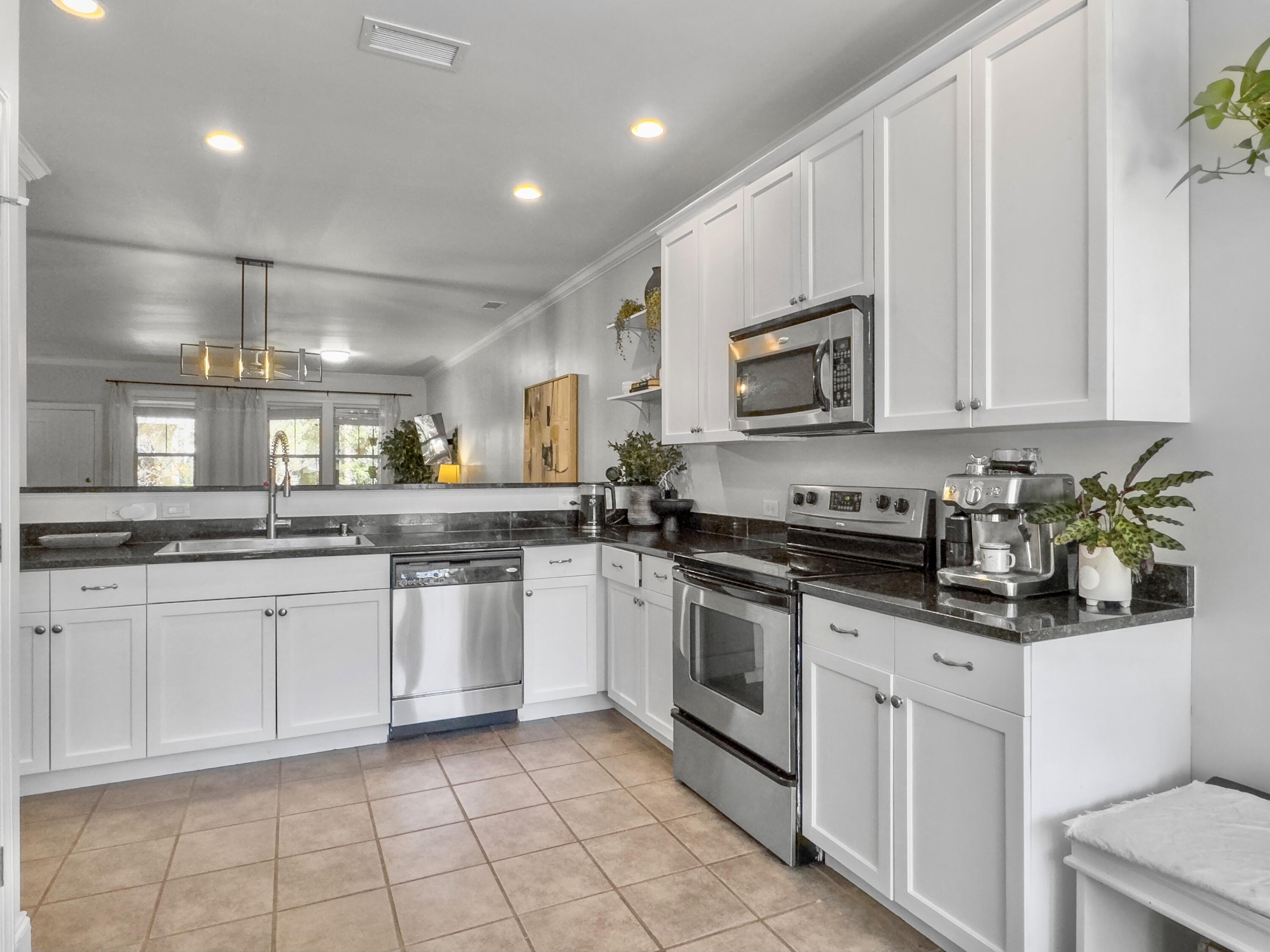 5520 Colonial Chatsworth Circle