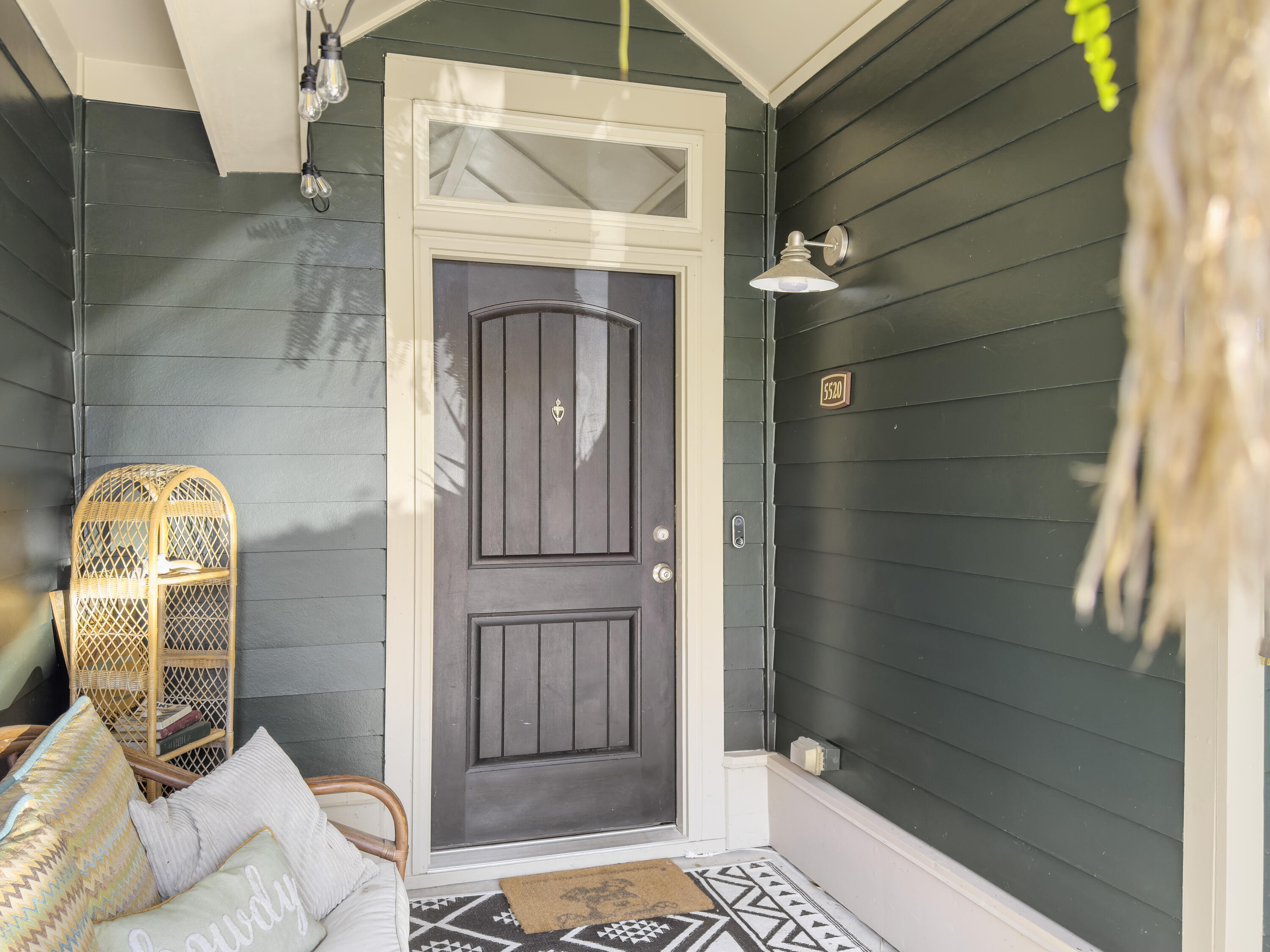 5520 Colonial Chatsworth Circle