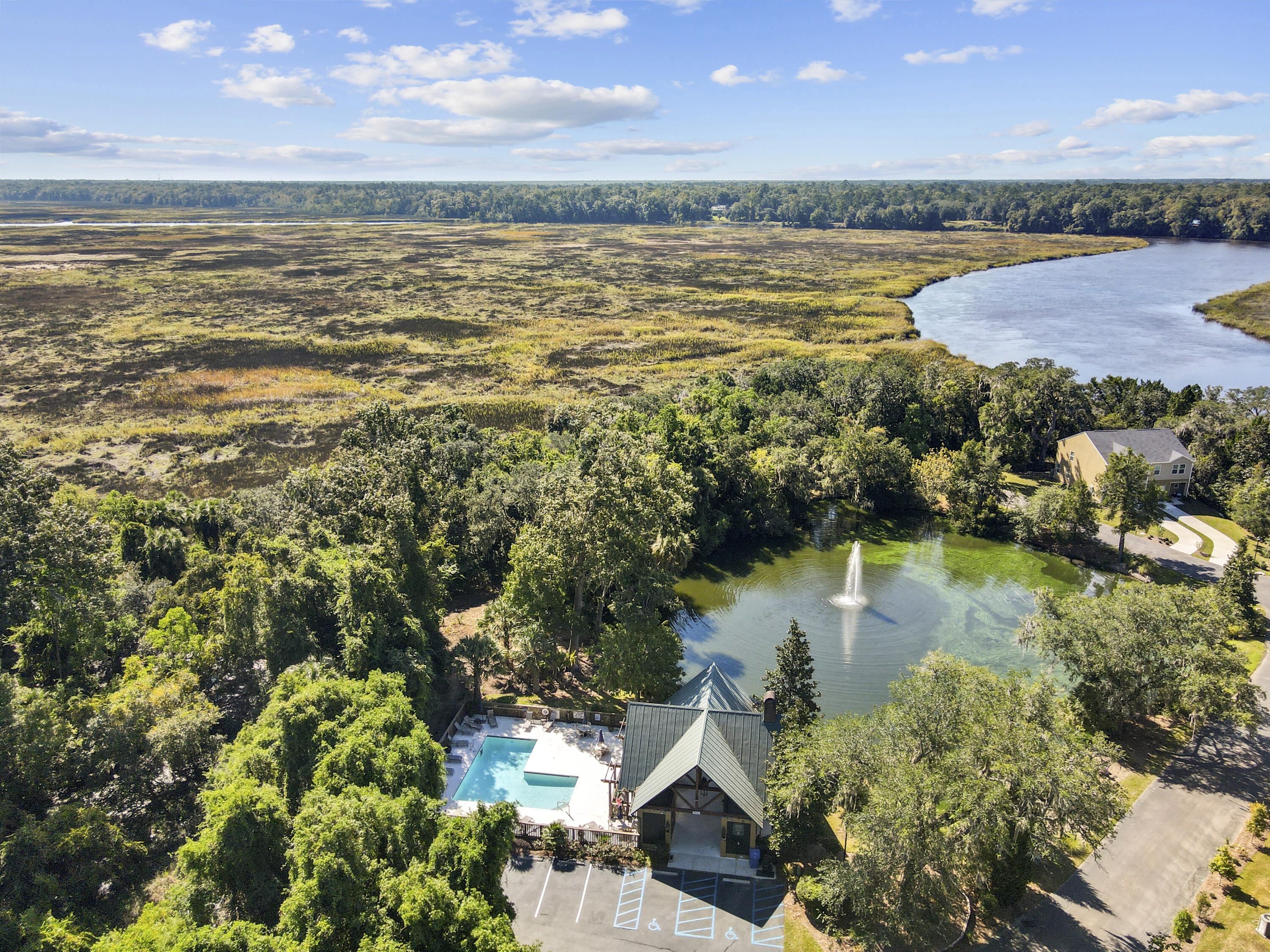 5520 Colonial Chatsworth Circle