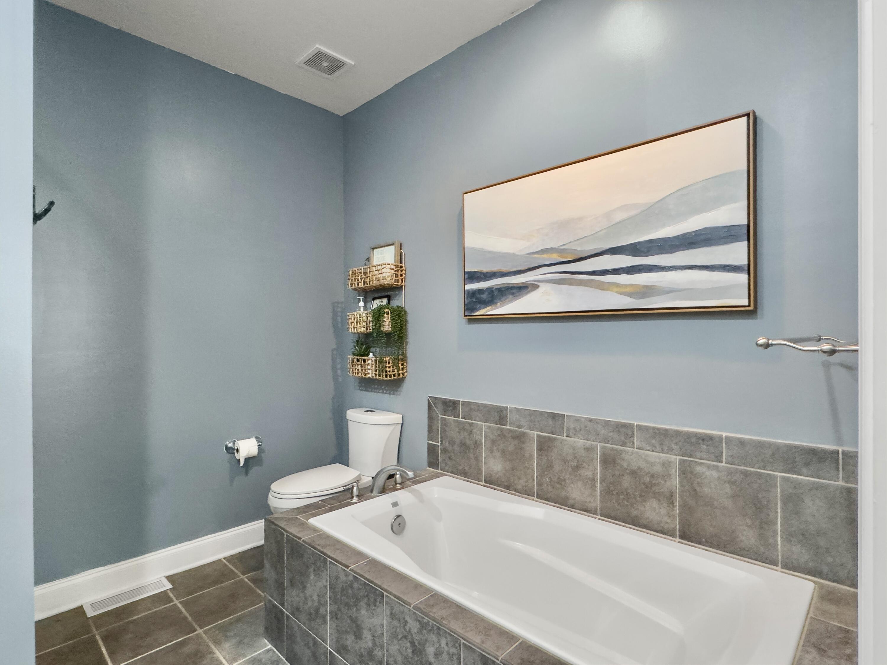 5520 Colonial Chatsworth Circle