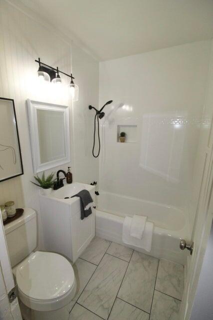 2755 W Surrey Drive
