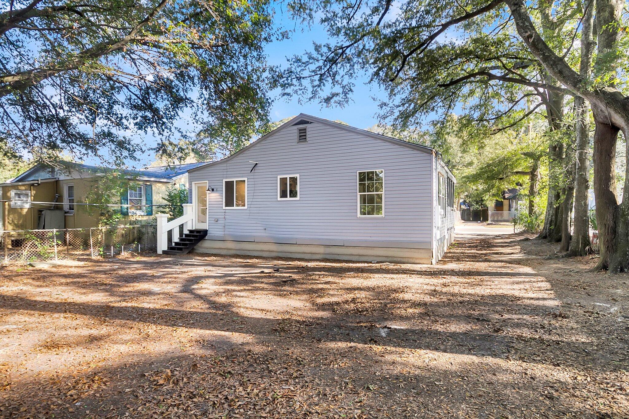 2720 W Surrey Drive