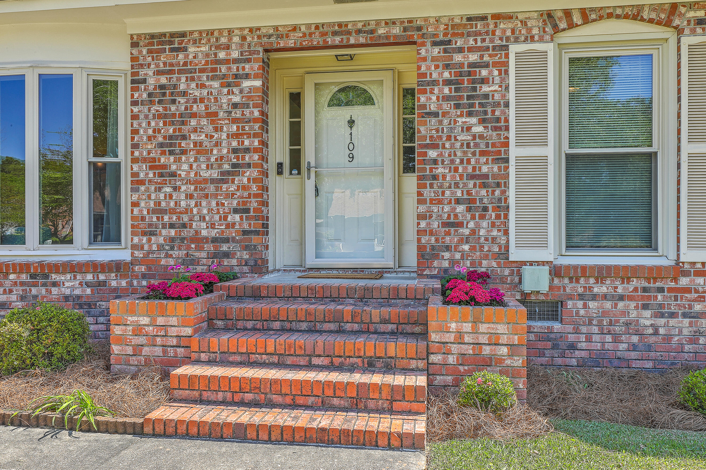 109 Winston Way