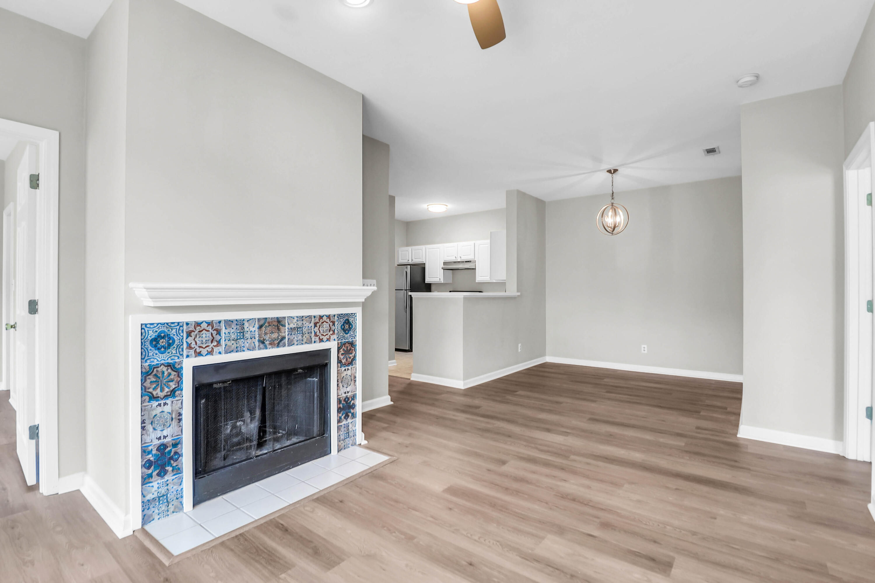 1600 Long Grove Drive # 423