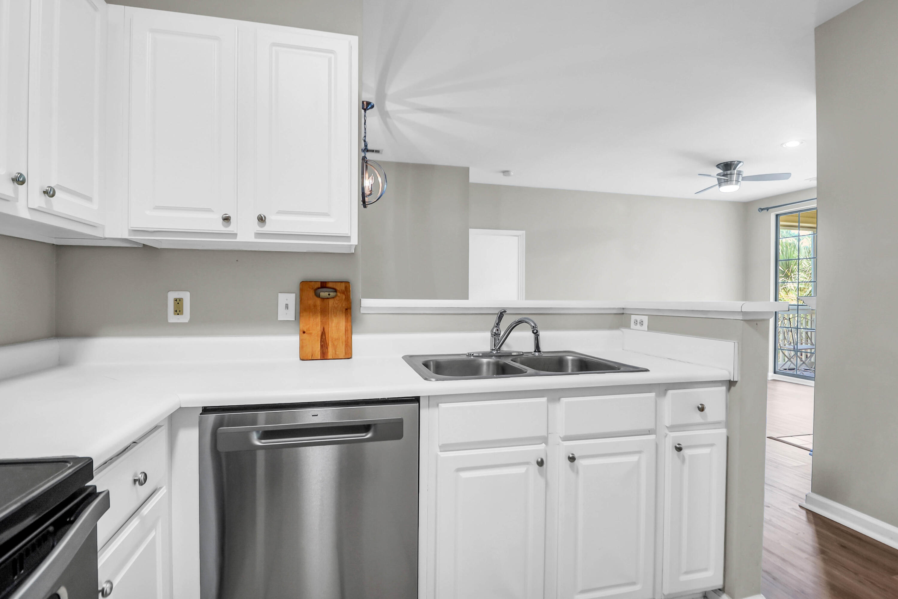 1600 Long Grove Drive # 423