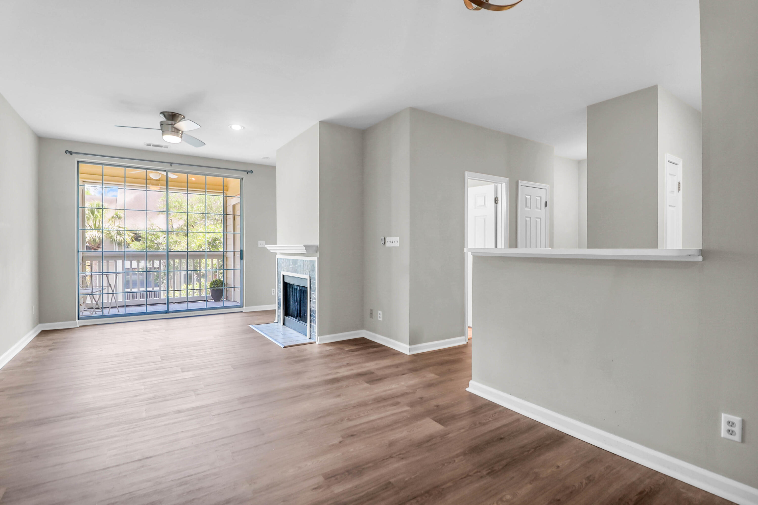 1600 Long Grove Drive # 423