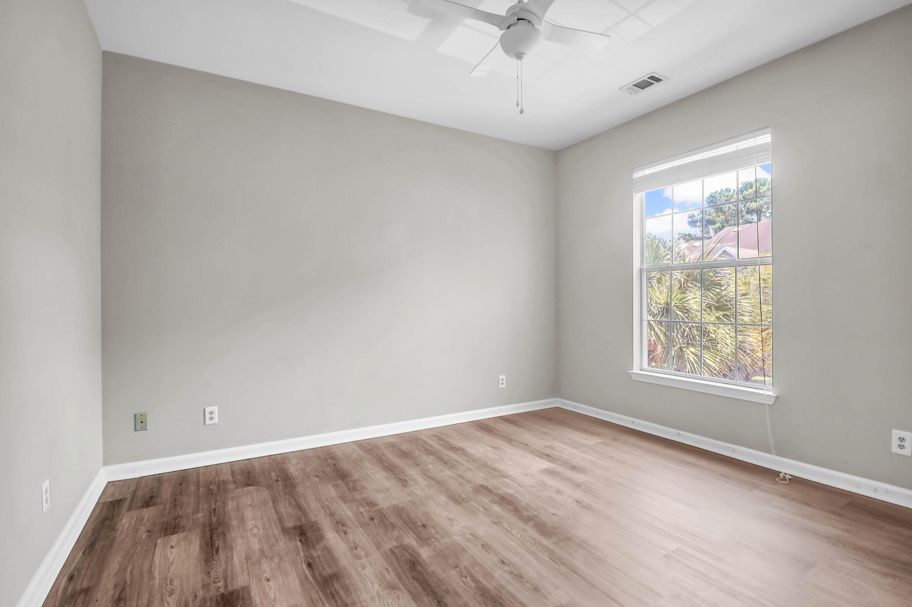 1600 Long Grove Drive # 423