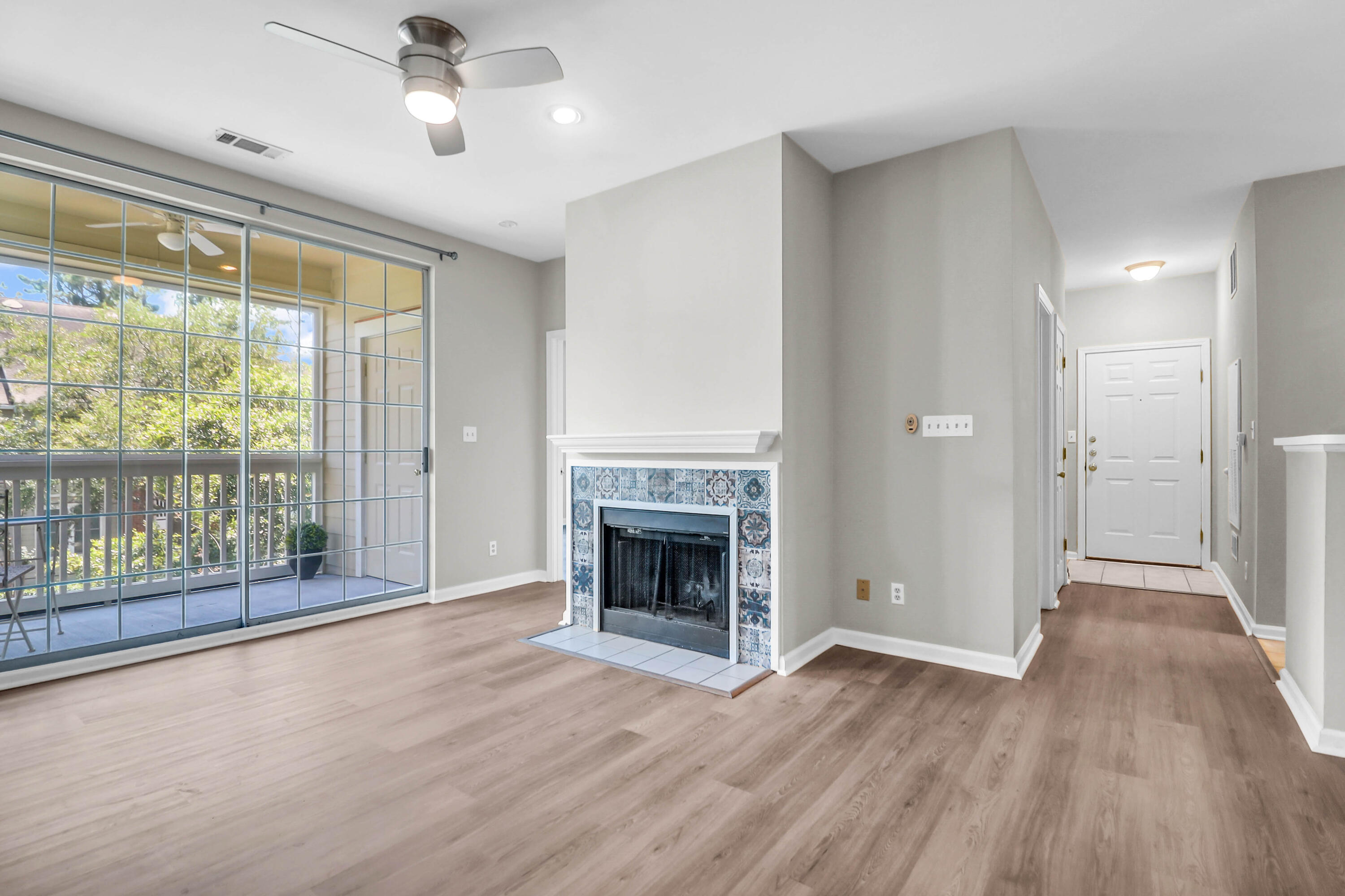 1600 Long Grove Drive # 423