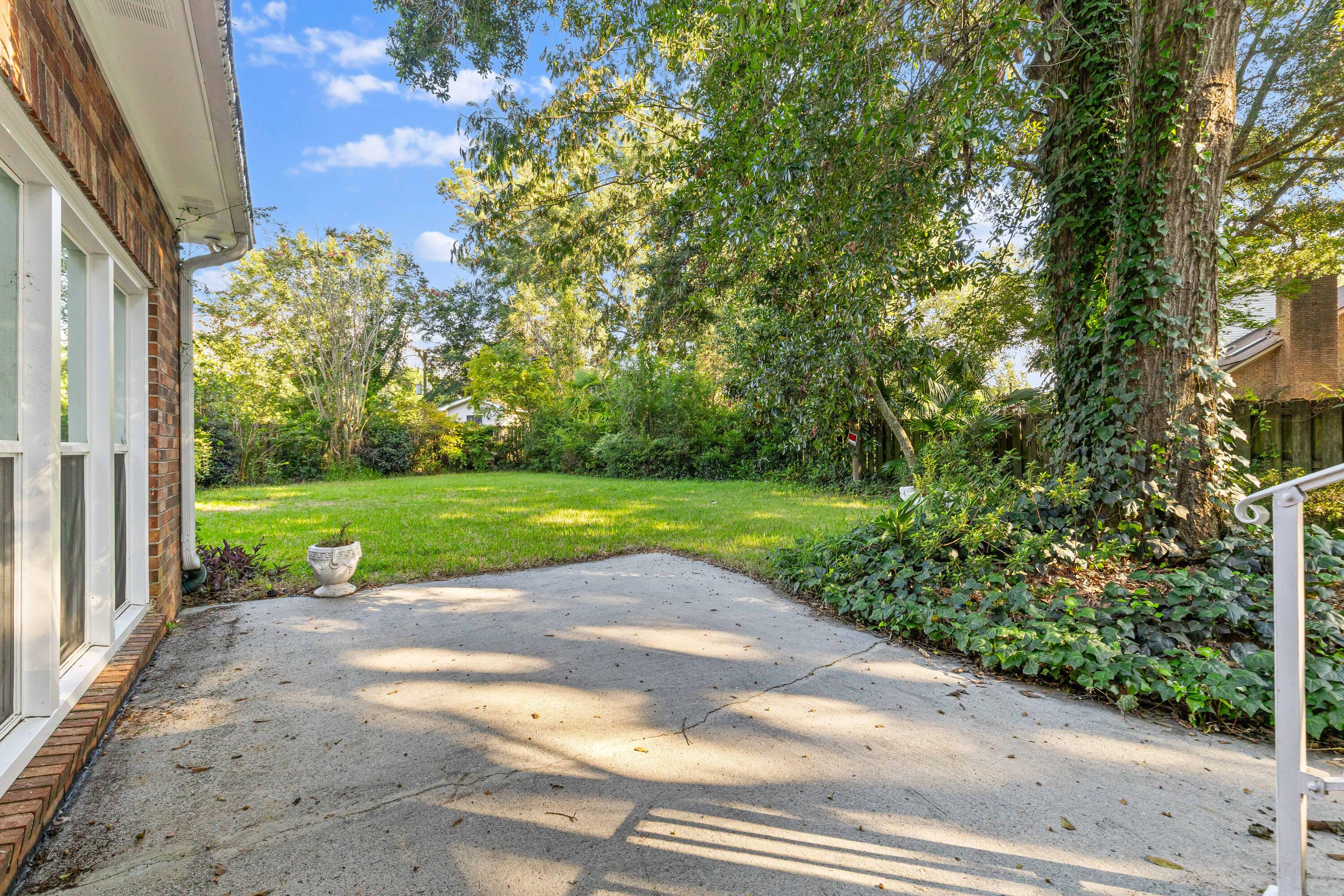 1037 Stonehenge Drive