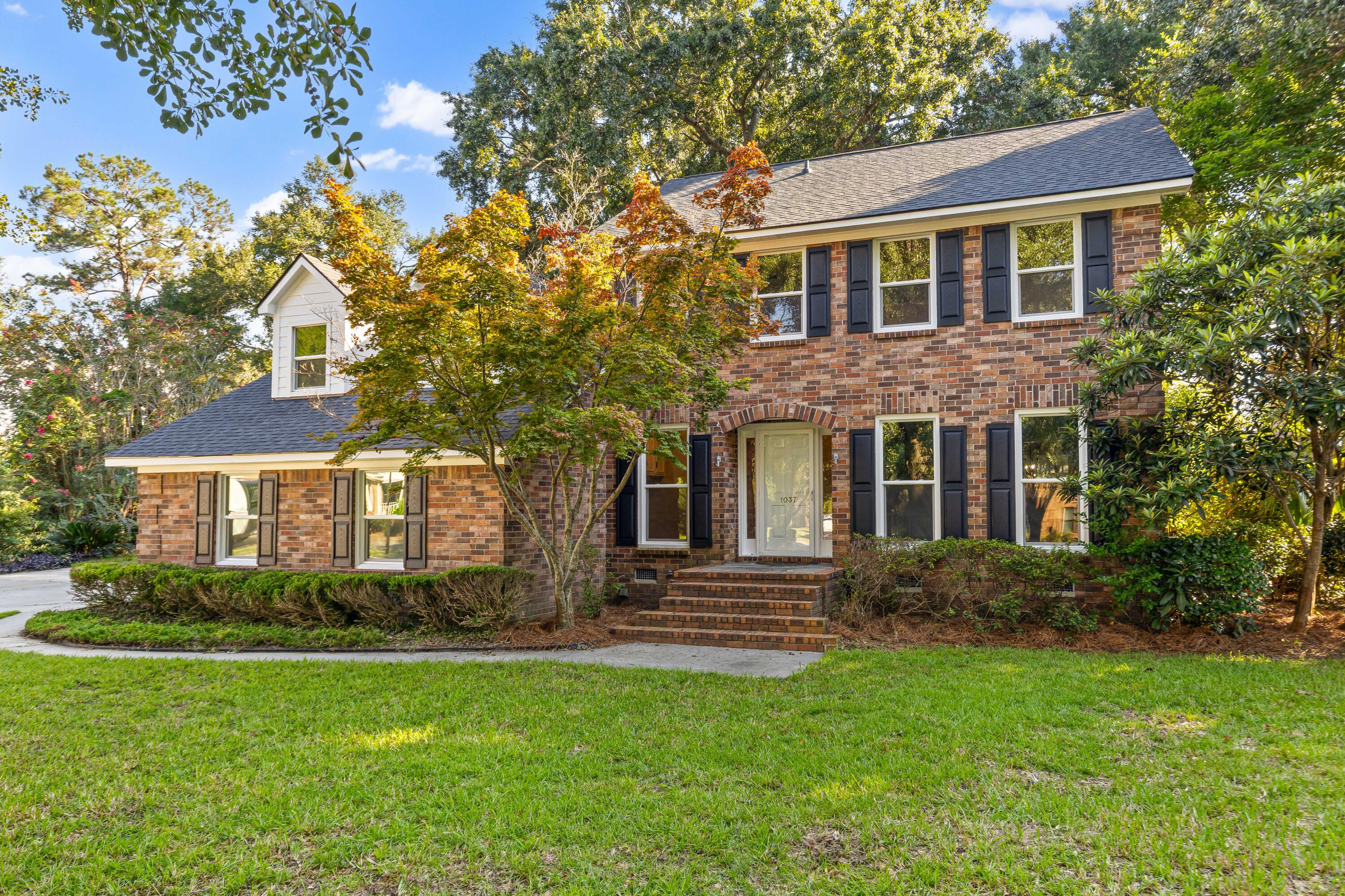 1037 Stonehenge Drive