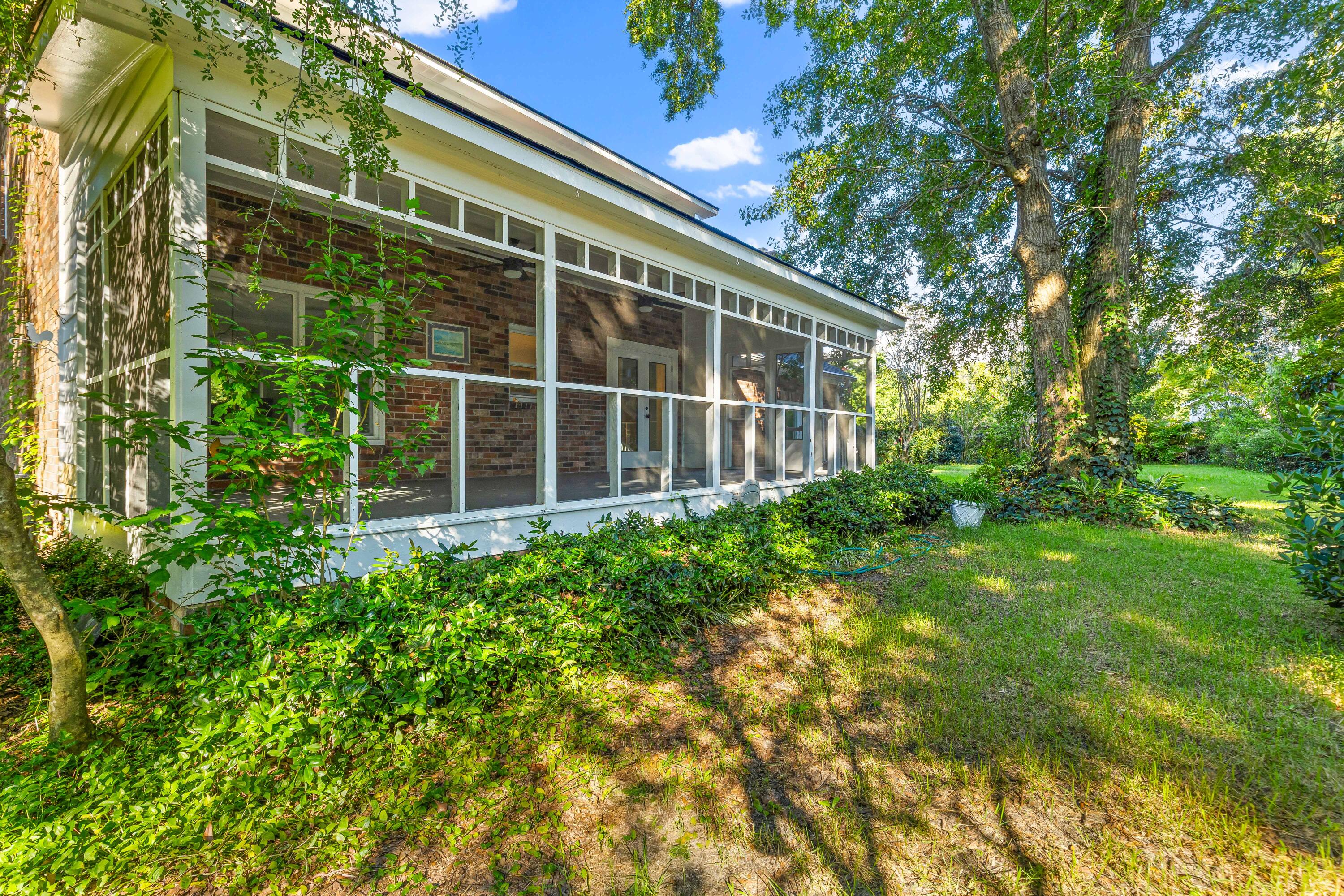 1037 Stonehenge Drive