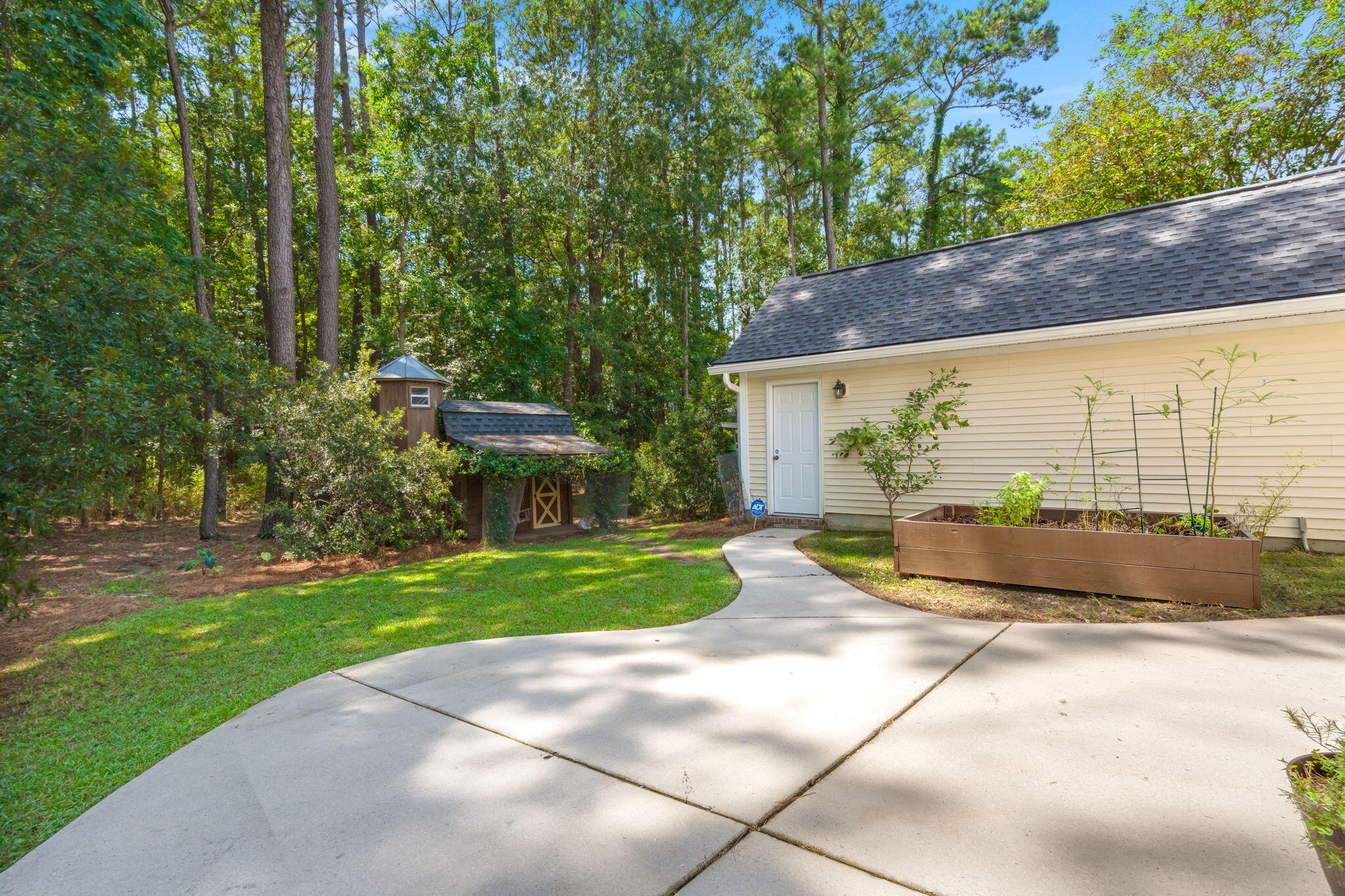 3261 Beaconsfield Road