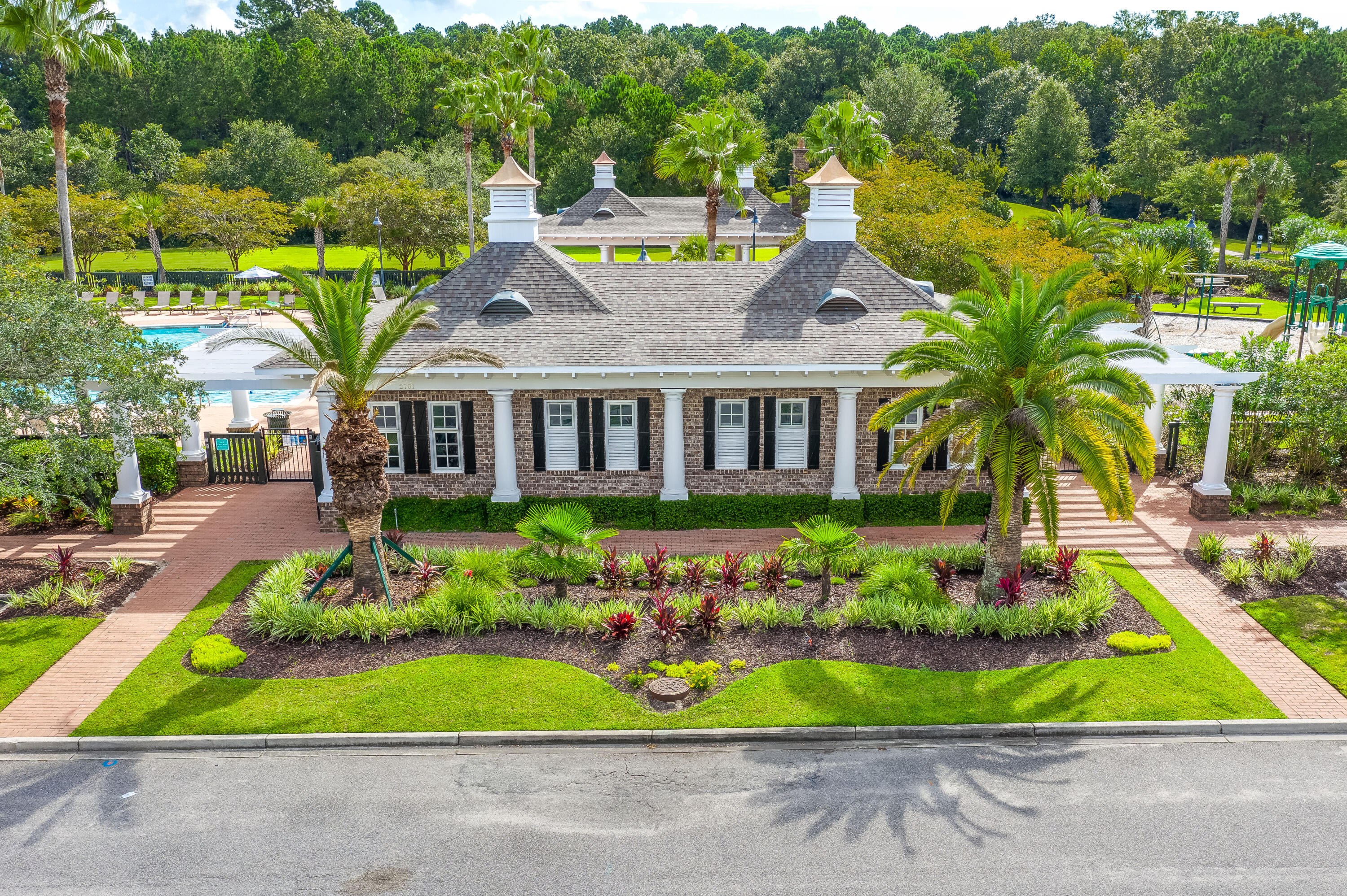 3261 Beaconsfield Road