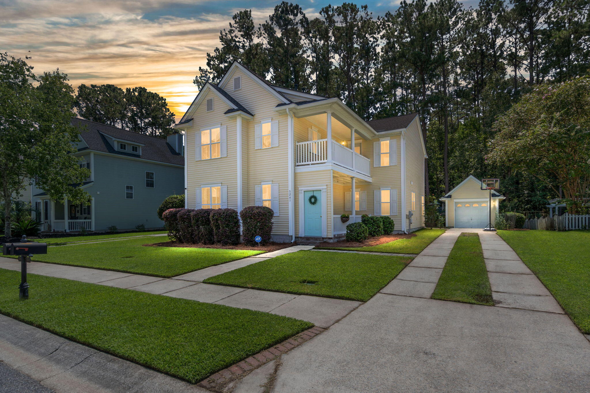 3261 Beaconsfield Road