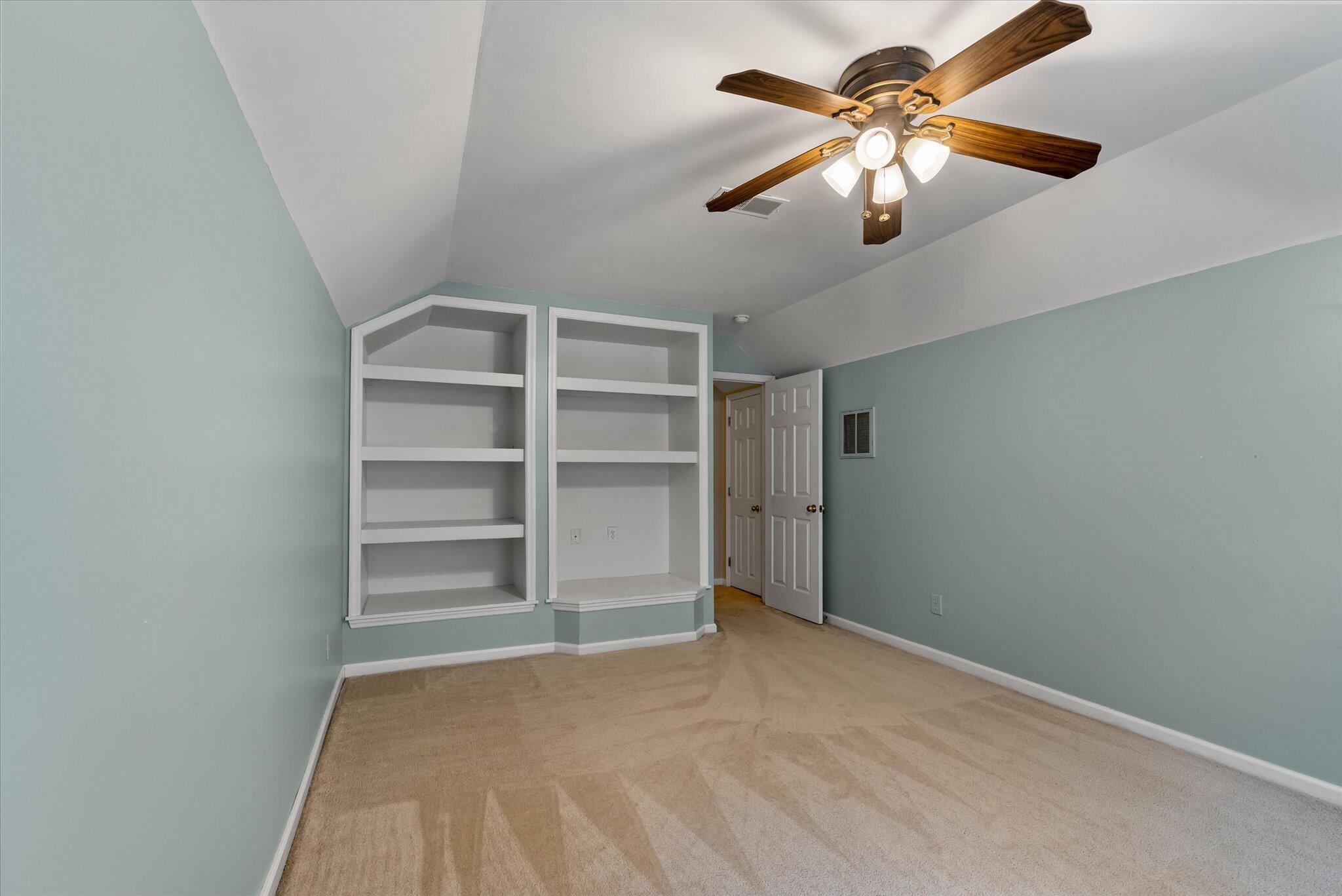 534 Pointe Of Oaks Road
