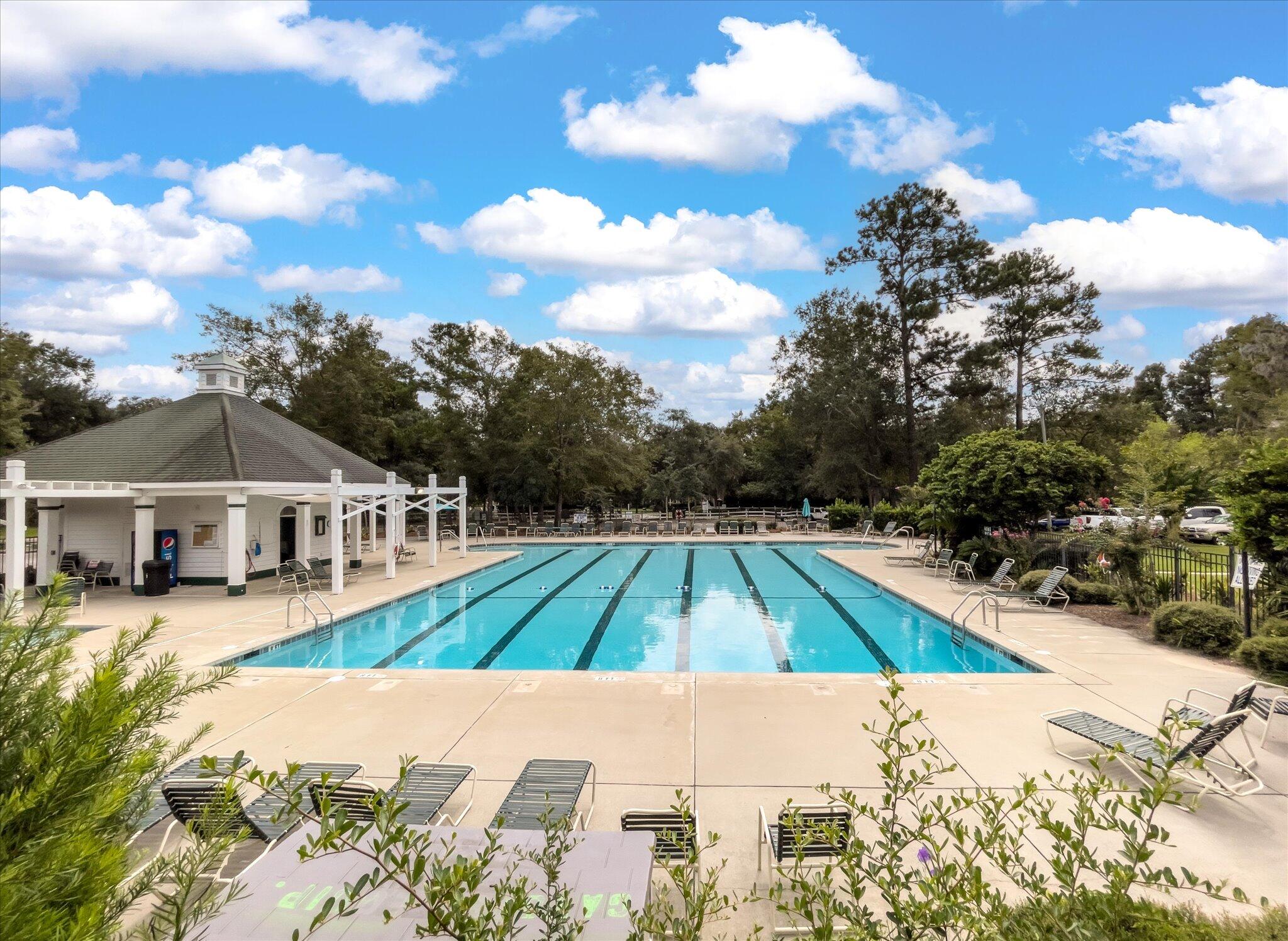 534 Pointe Of Oaks Road