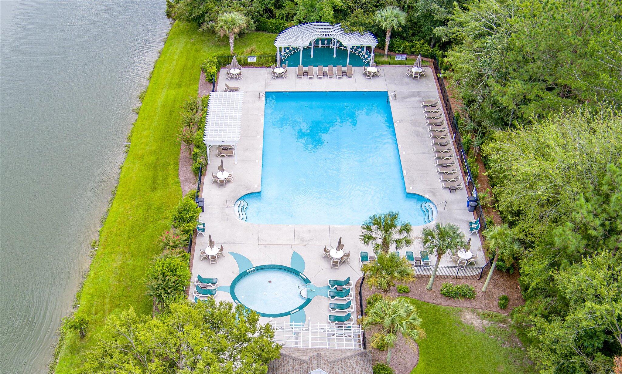 534 Pointe Of Oaks Road