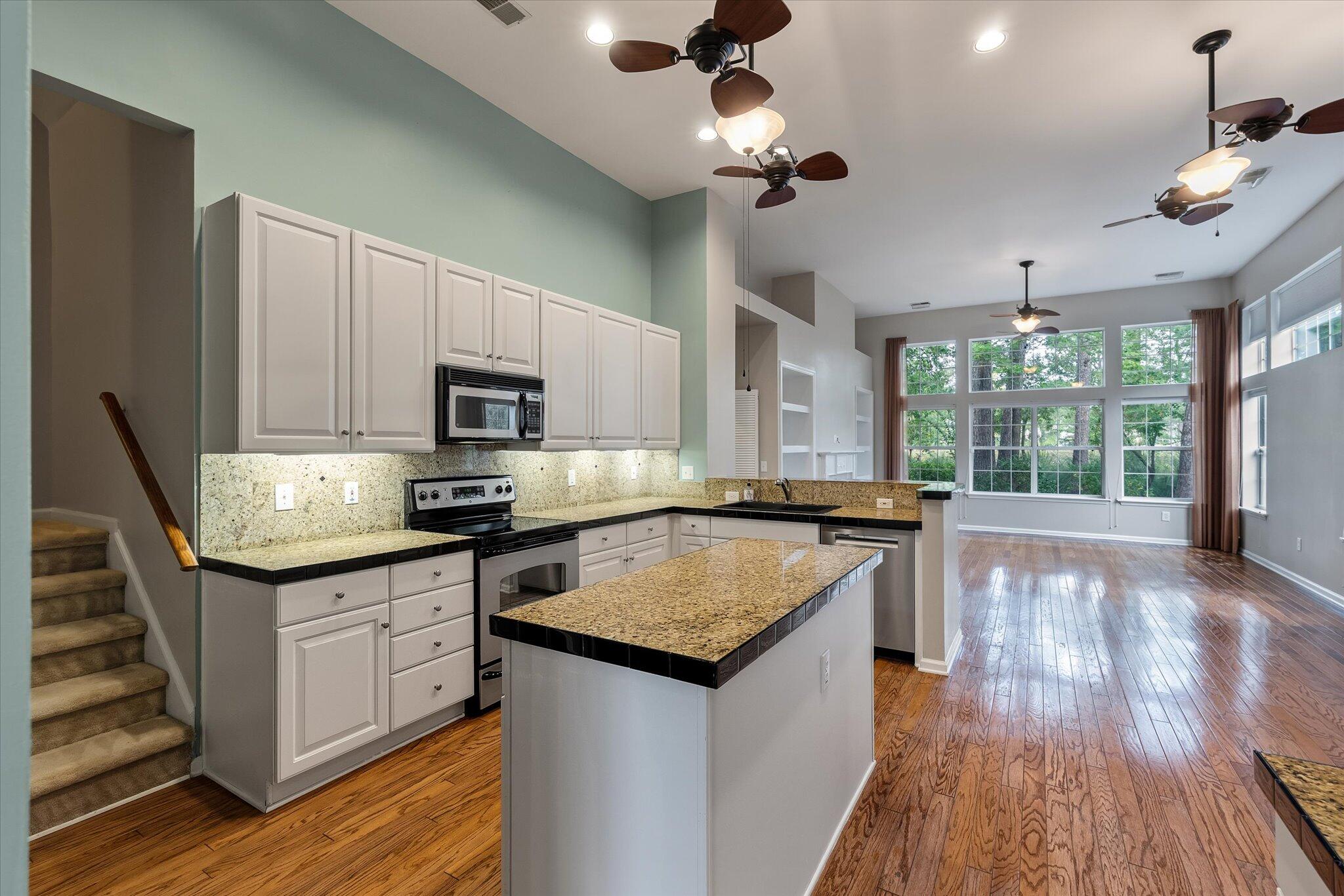 534 Pointe Of Oaks Road